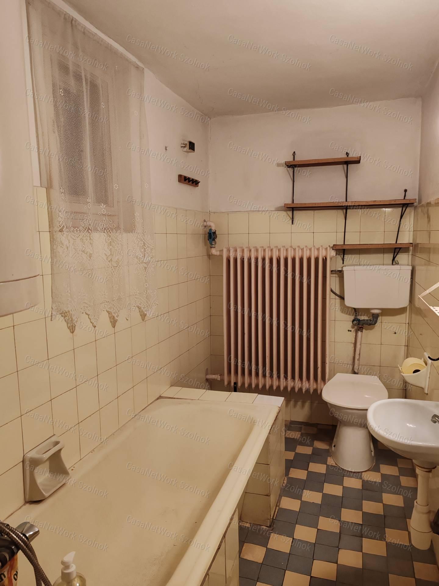 Háromszobás családi ház eladó Kengyelen!