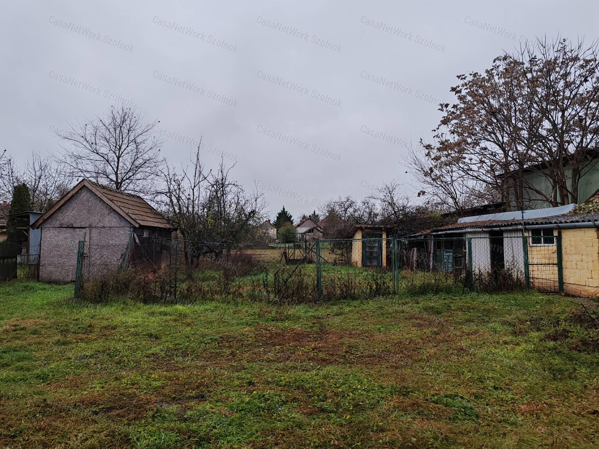 Háromszobás családi ház eladó Kengyelen!