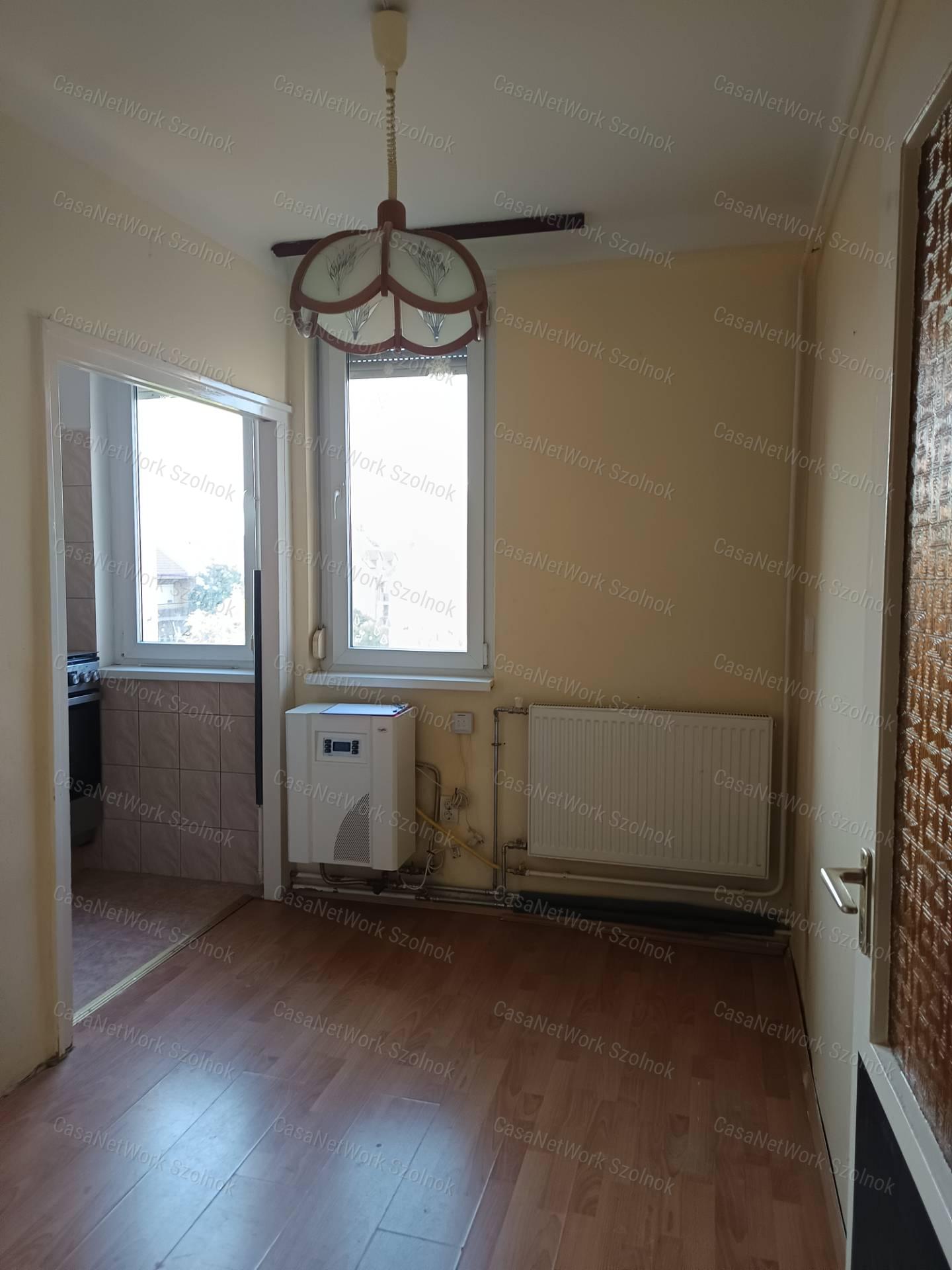 Belvárosi, felújítás alatt álló lakás eladó