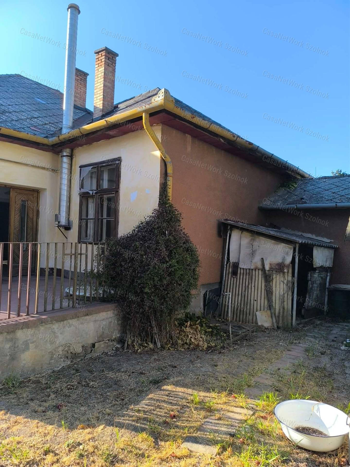 Tiszaföldvár, Szondy Vezér úton Eladó egy családi ház