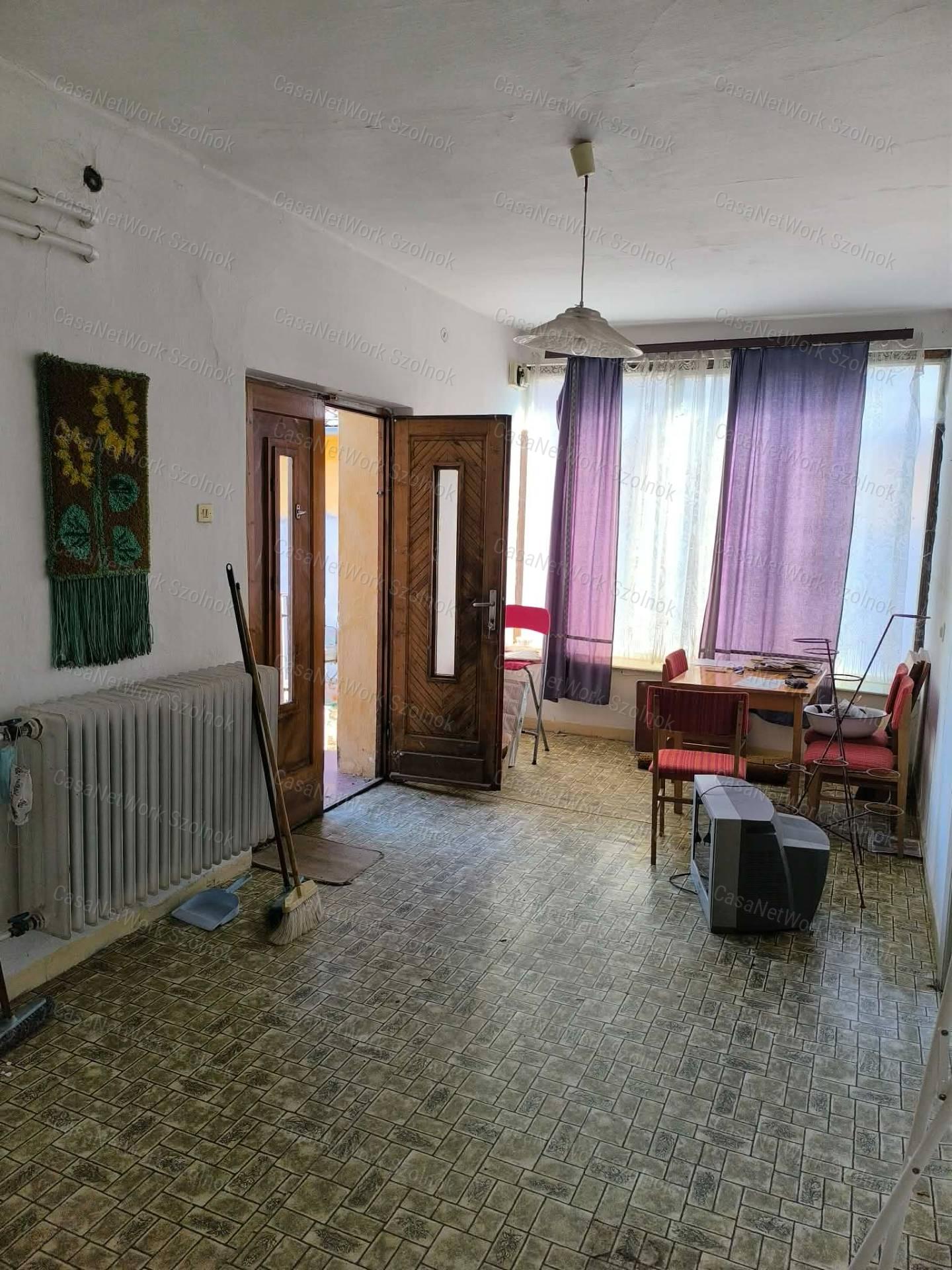 Tiszaföldvár, Szondy Vezér úton Eladó egy családi ház