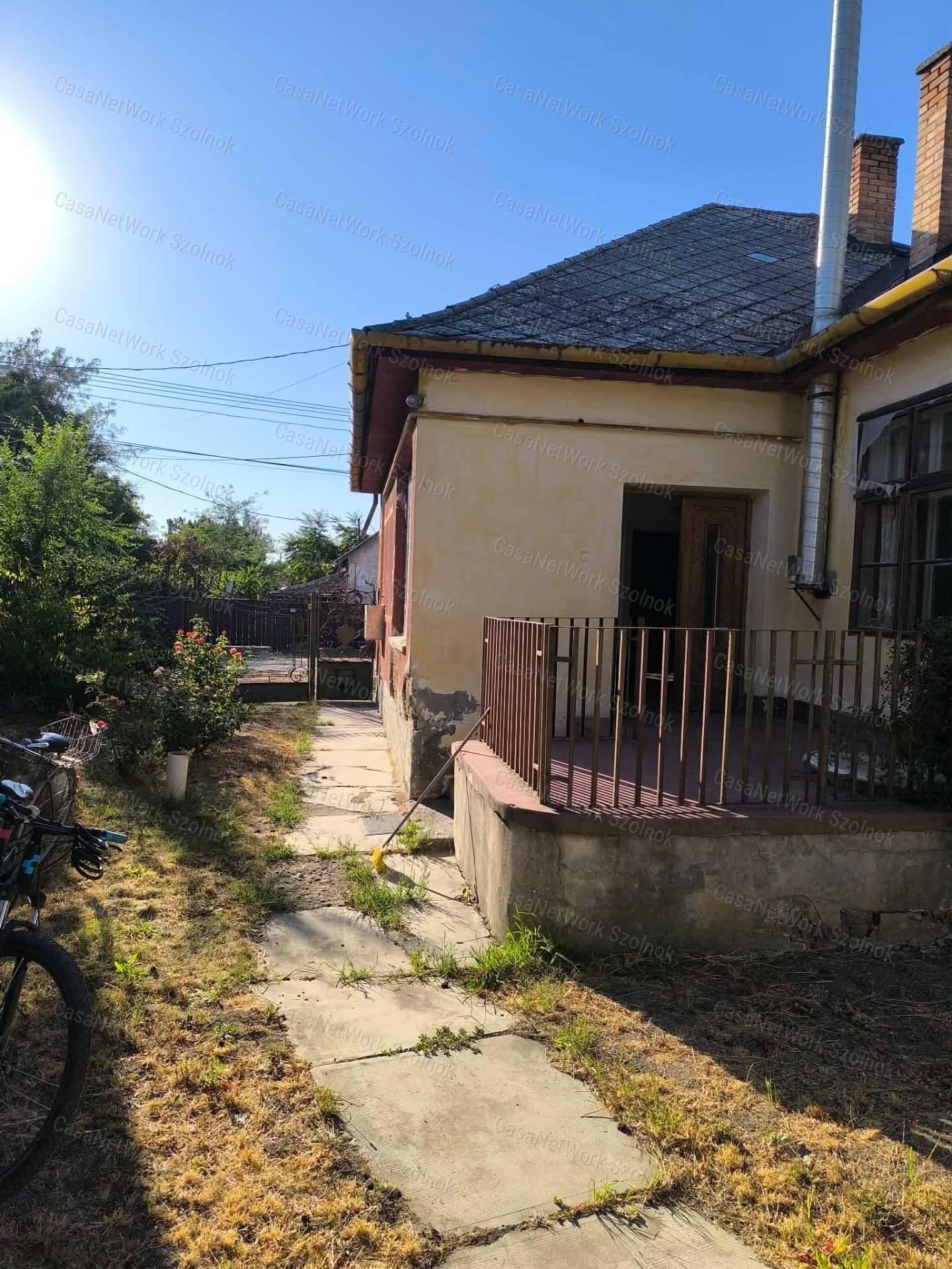 Tiszaföldvár, Szondy Vezér úton Eladó egy családi ház