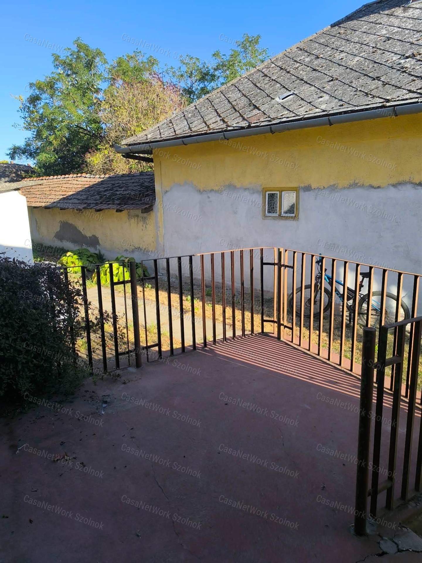 Tiszaföldvár, Szondy Vezér úton Eladó egy családi ház