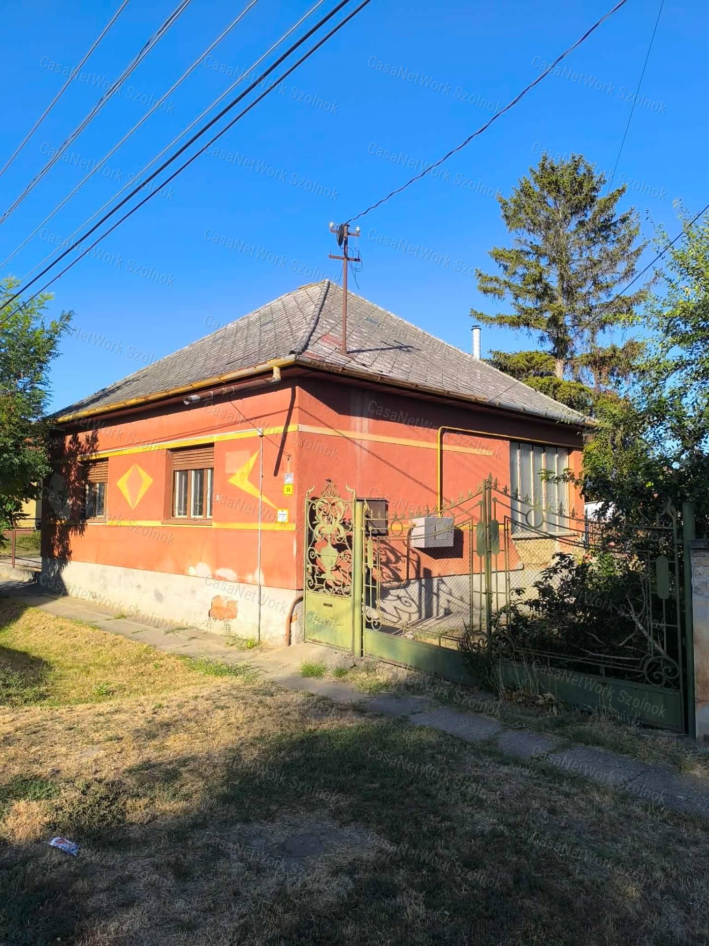 Tiszaföldvár, Szondy Vezér úton Eladó egy családi ház