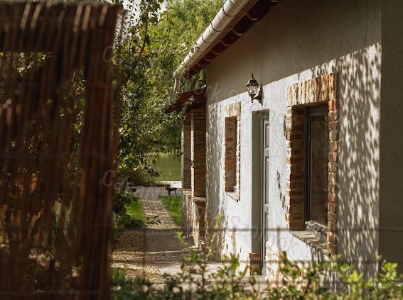 Eladó Cibaháza, vízparti, teljesen felújított Holt-Tisza parti nyaraló