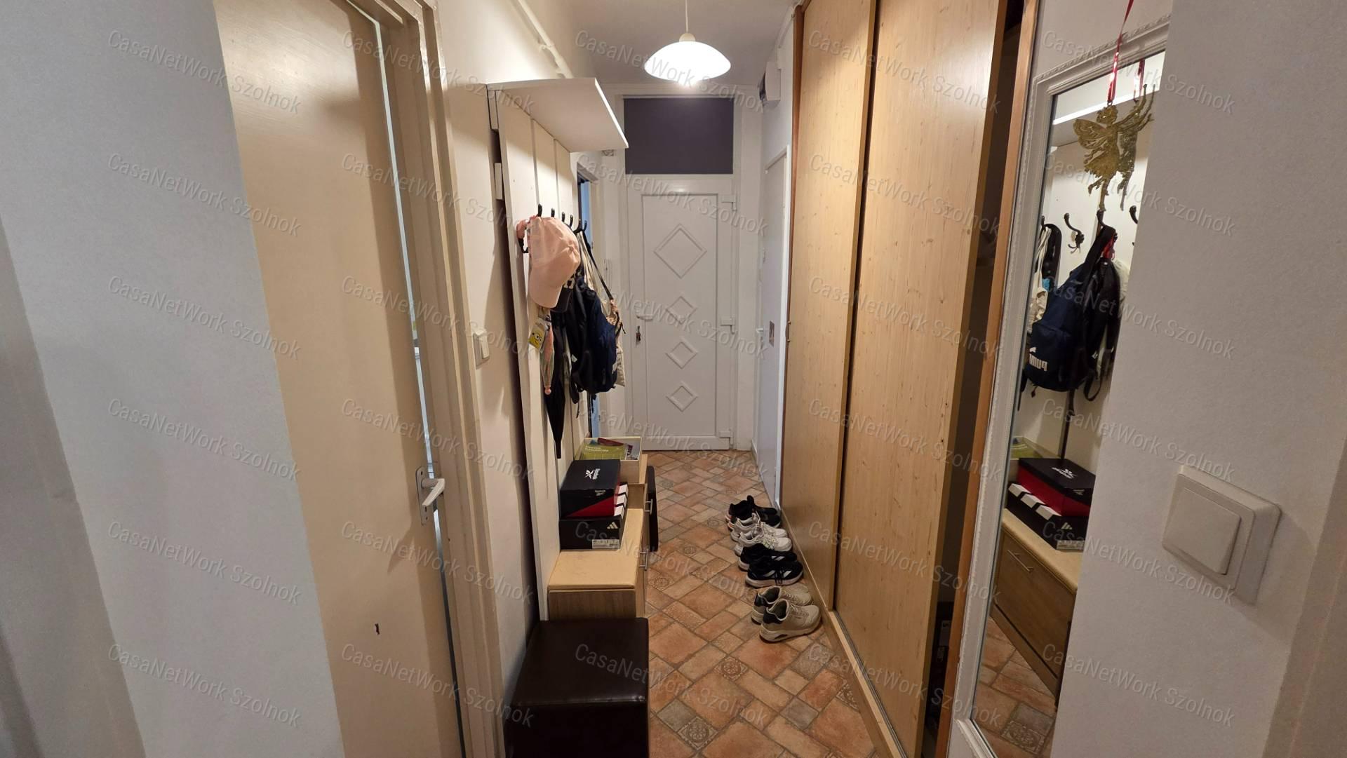 54 m2-es, 2 szobás 1. emeleti tégla építésű lakás