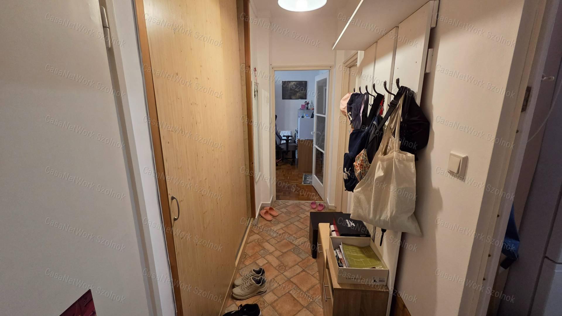 54 m2-es, 2 szobás 1. emeleti tégla építésű lakás
