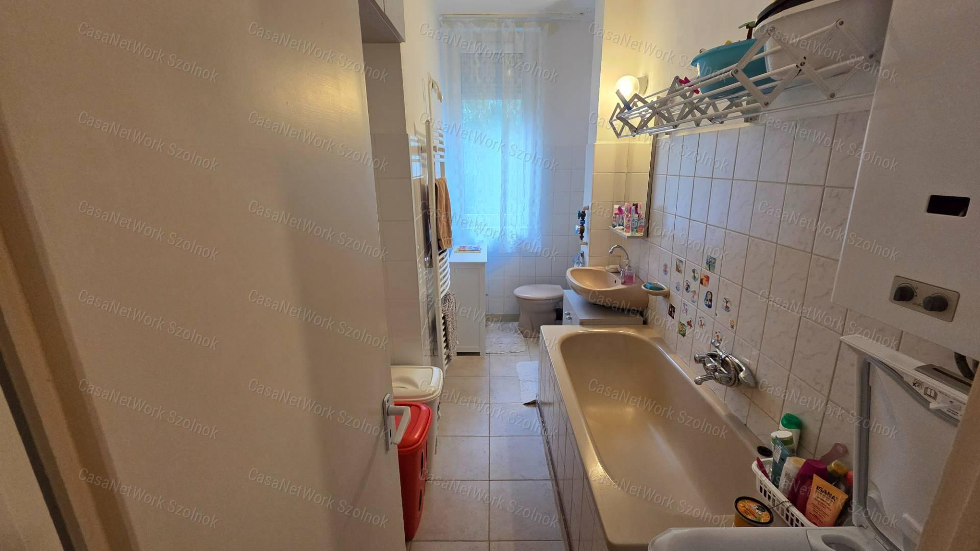 54 m2-es, 2 szobás 1. emeleti tégla építésű lakás