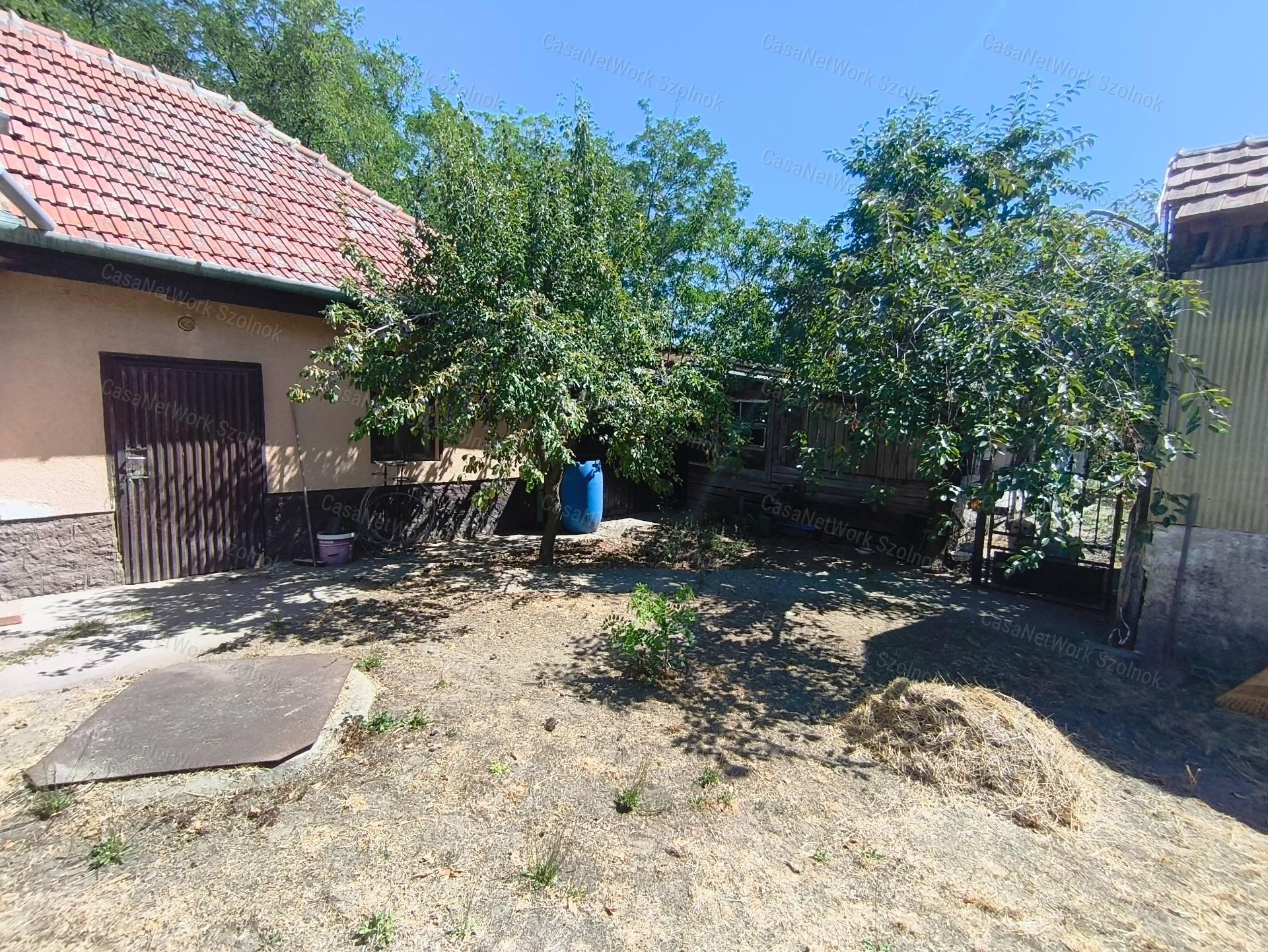 Pilisi családi ház garázzsal és szaletlival, a madárcsicsergős kávékhoz
