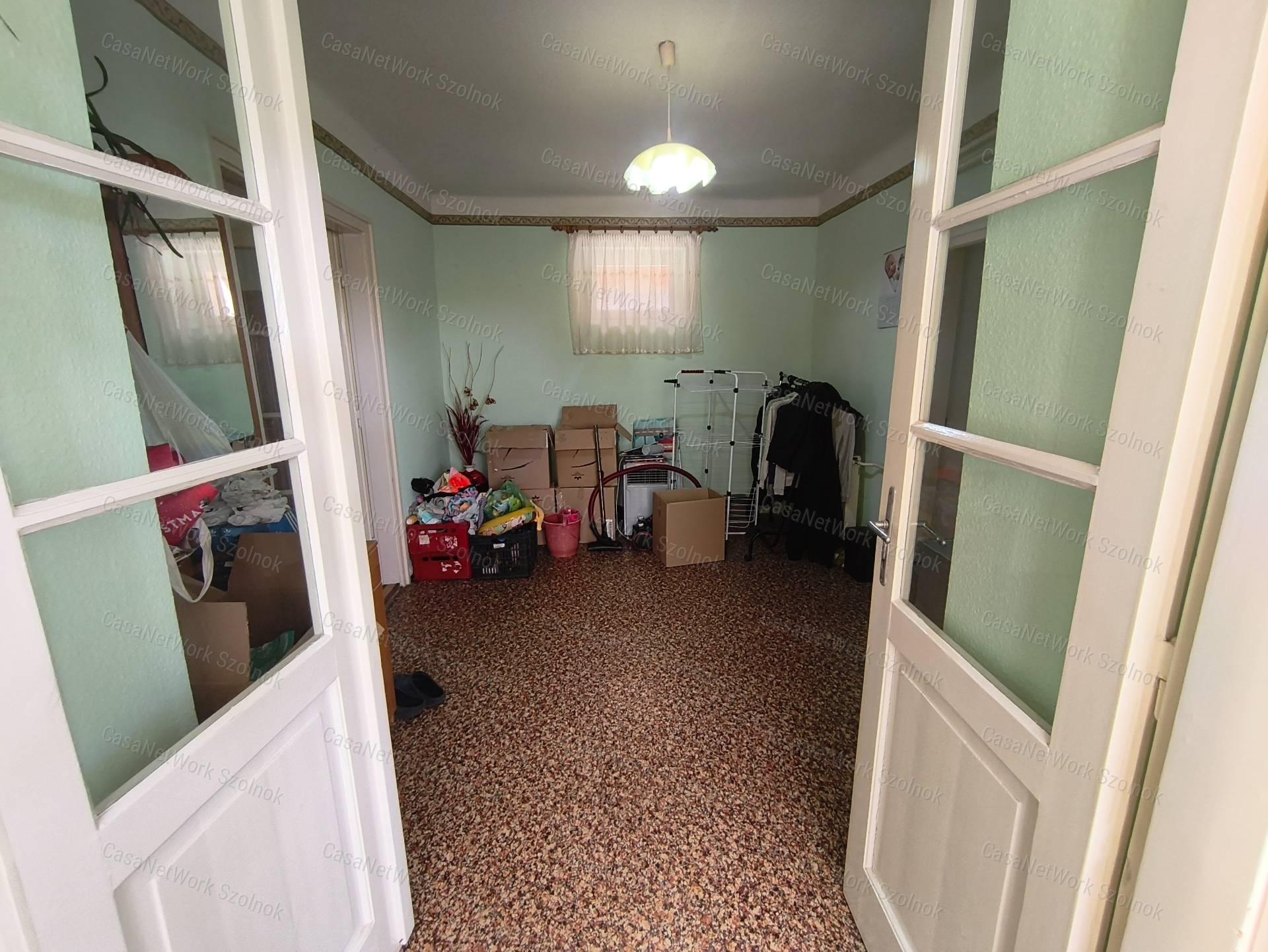 Pilisi családi ház garázzsal és szaletlival, a madárcsicsergős kávékhoz
