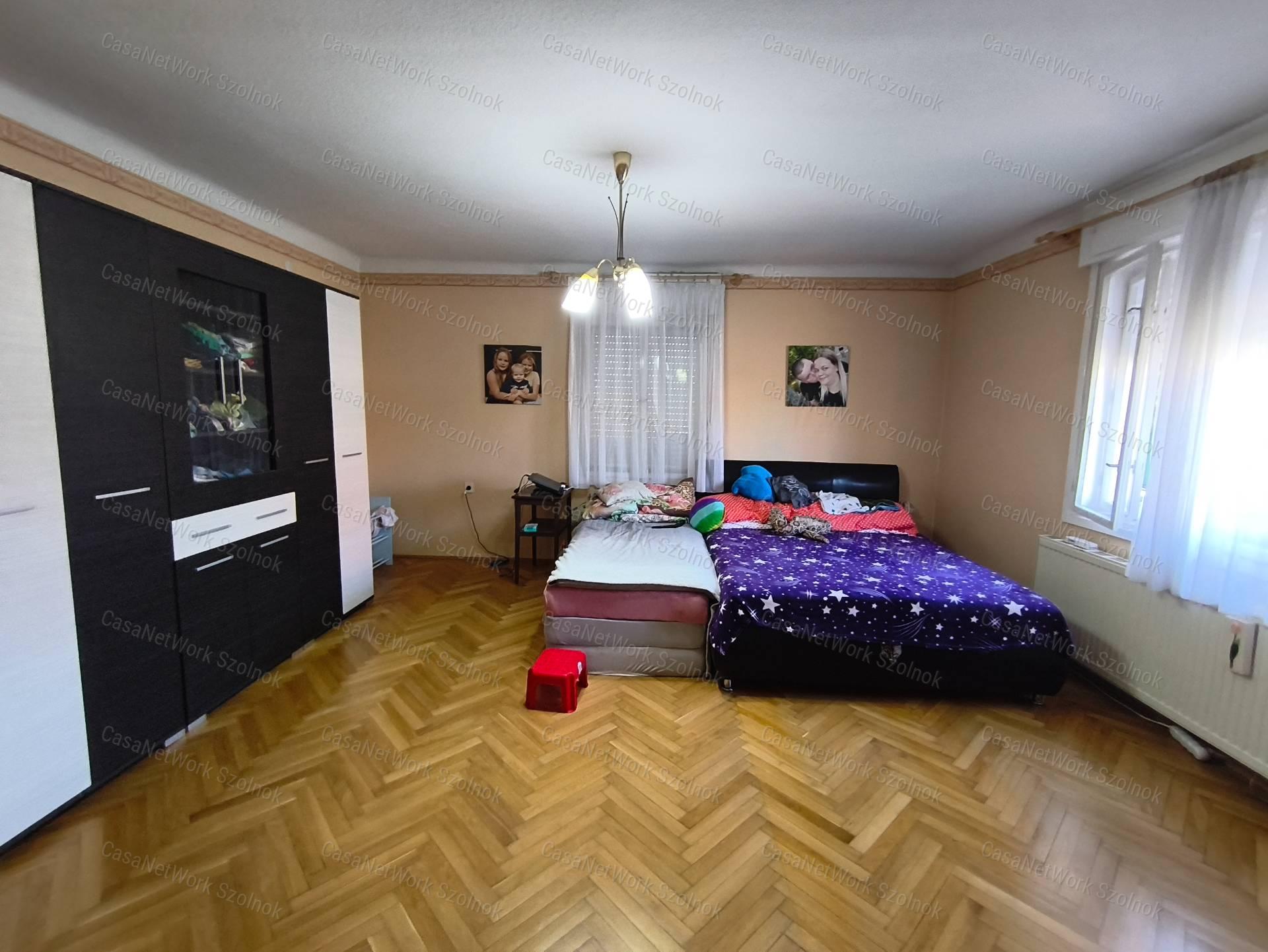 Pilisi családi ház garázzsal és szaletlival, a madárcsicsergős kávékhoz