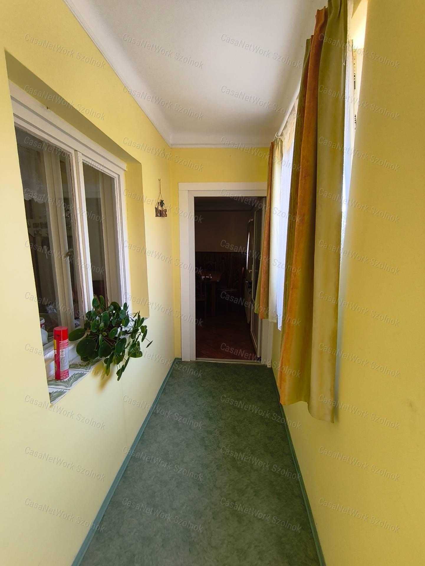 Pilisi családi ház garázzsal és szaletlival, a madárcsicsergős kávékhoz