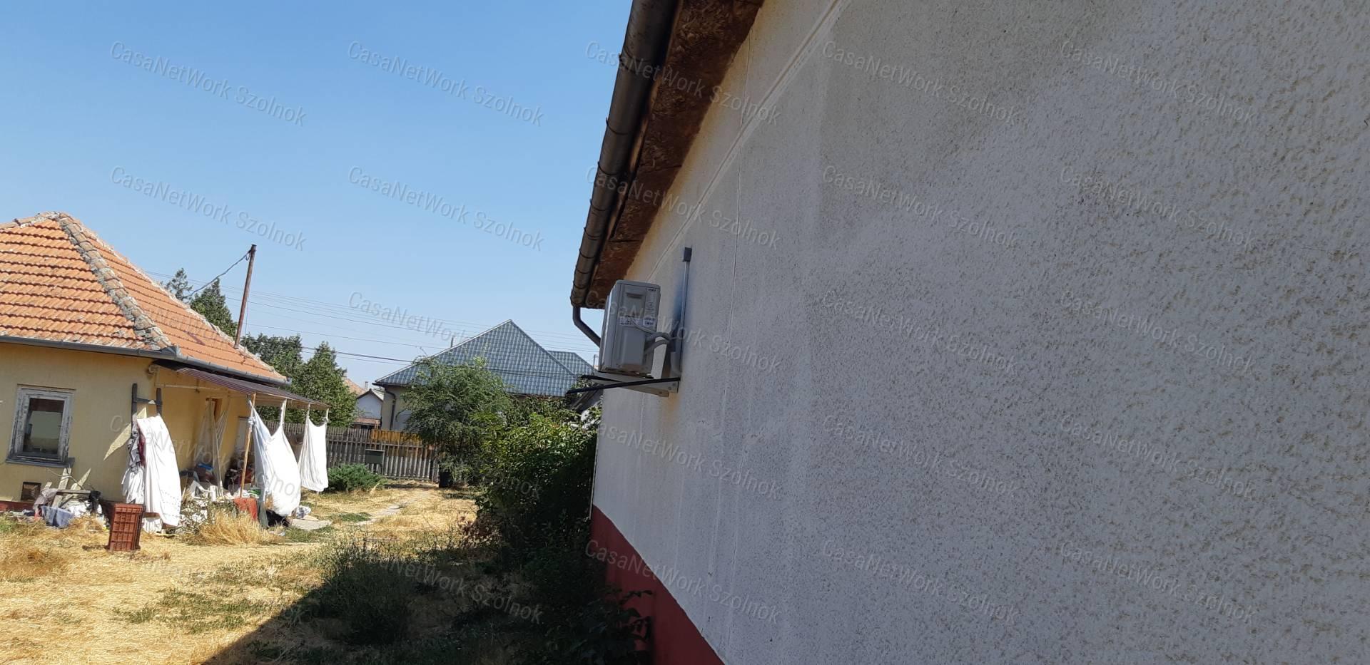 Eladó Tiszaföldváron csendes utcában kertes családi ház!
