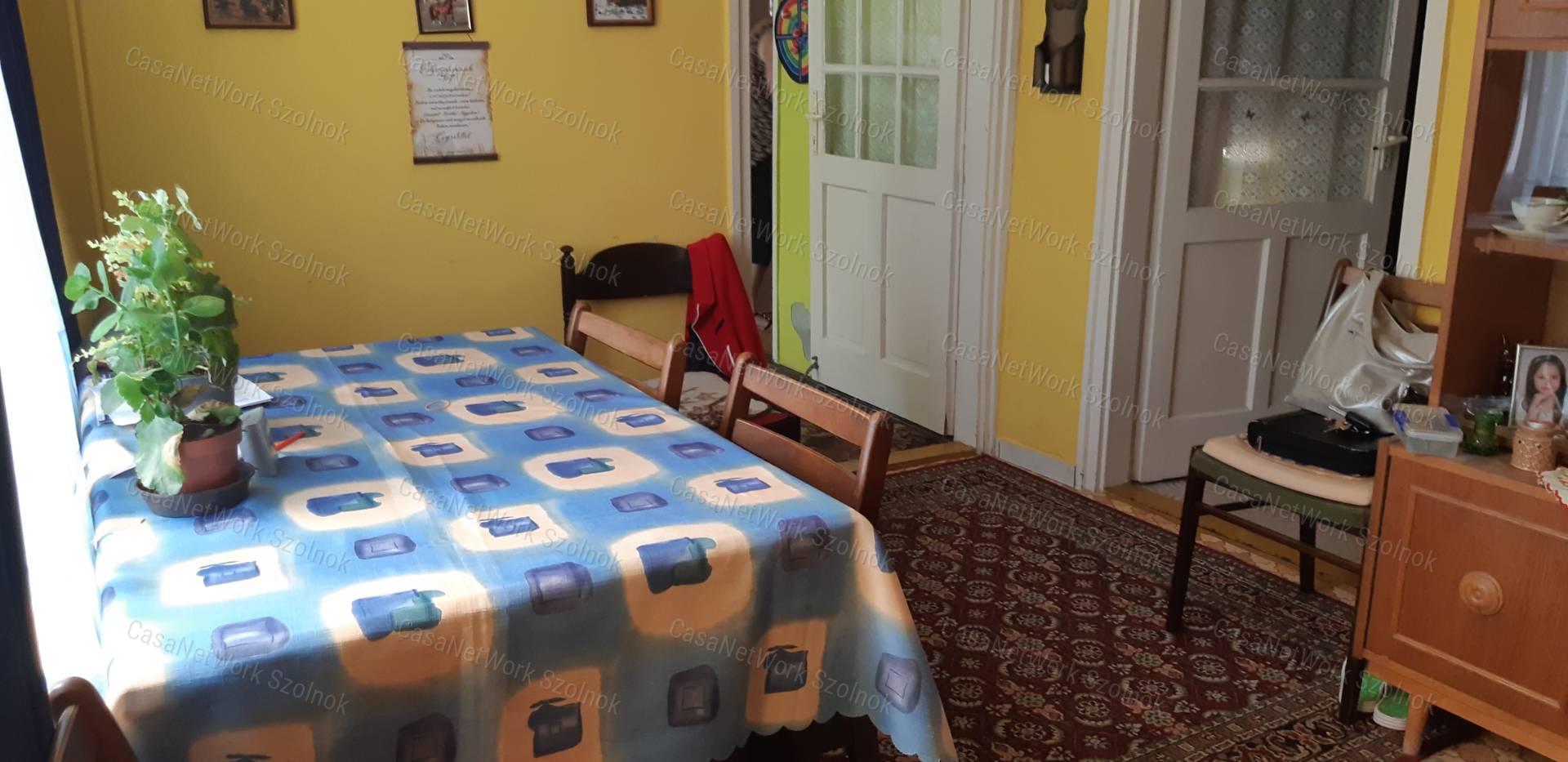 Eladó Tiszaföldváron csendes utcában kertes családi ház!
