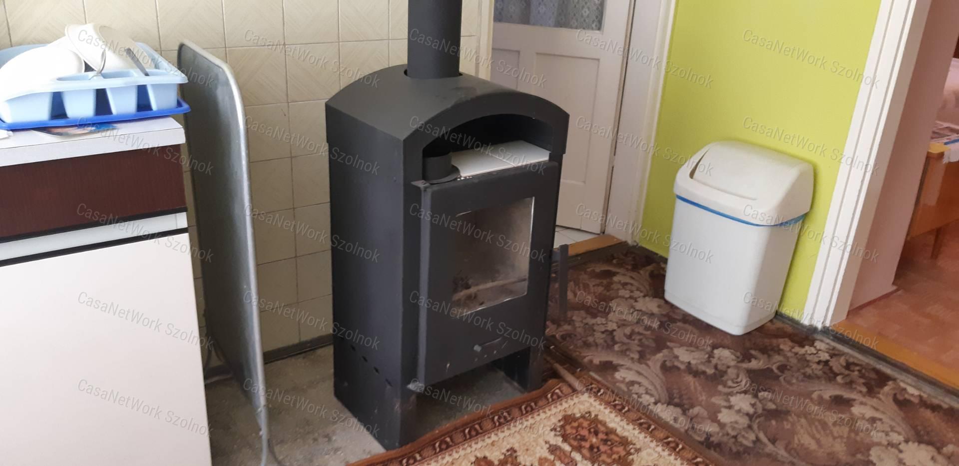 Eladó Tiszaföldváron csendes utcában kertes családi ház!