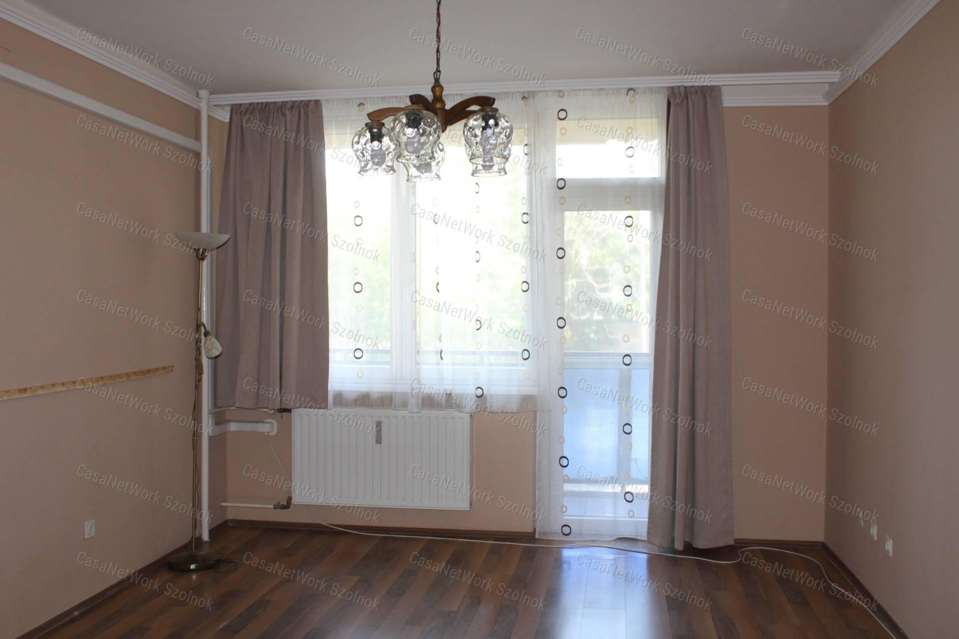 1+1 szobás lakás kiadó Szolnok Bajcsy Zs út 1 emeleten