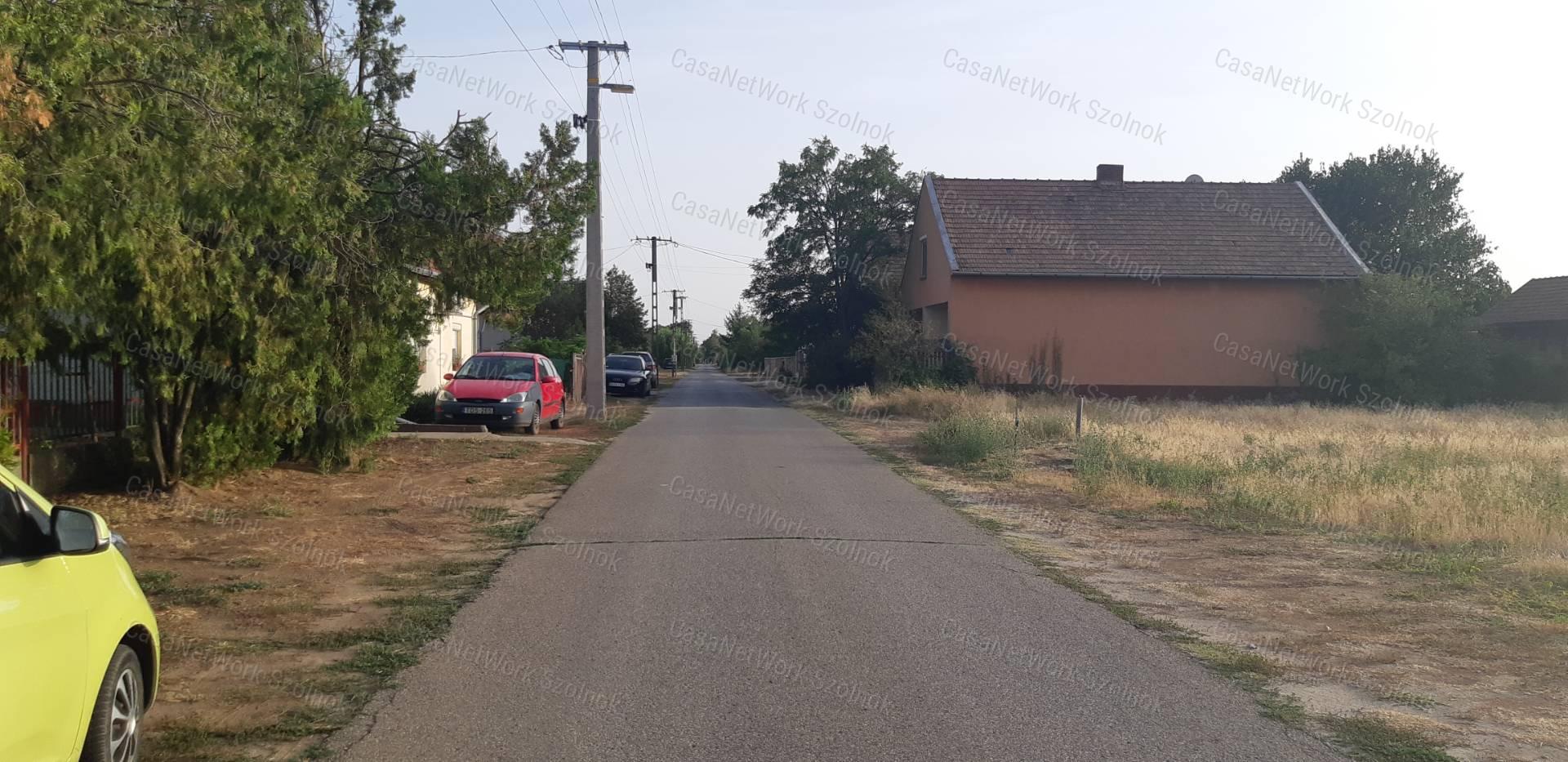 Eladó Tiszajenőn gazdálkodásra alkalmas telek!