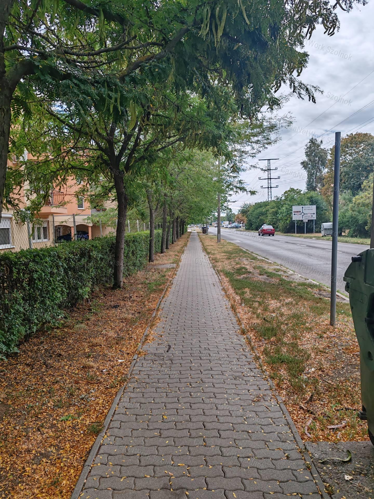 Eladó 1+félszobás tetőtéri téglalakás Szolnok Tallinn városrészében!