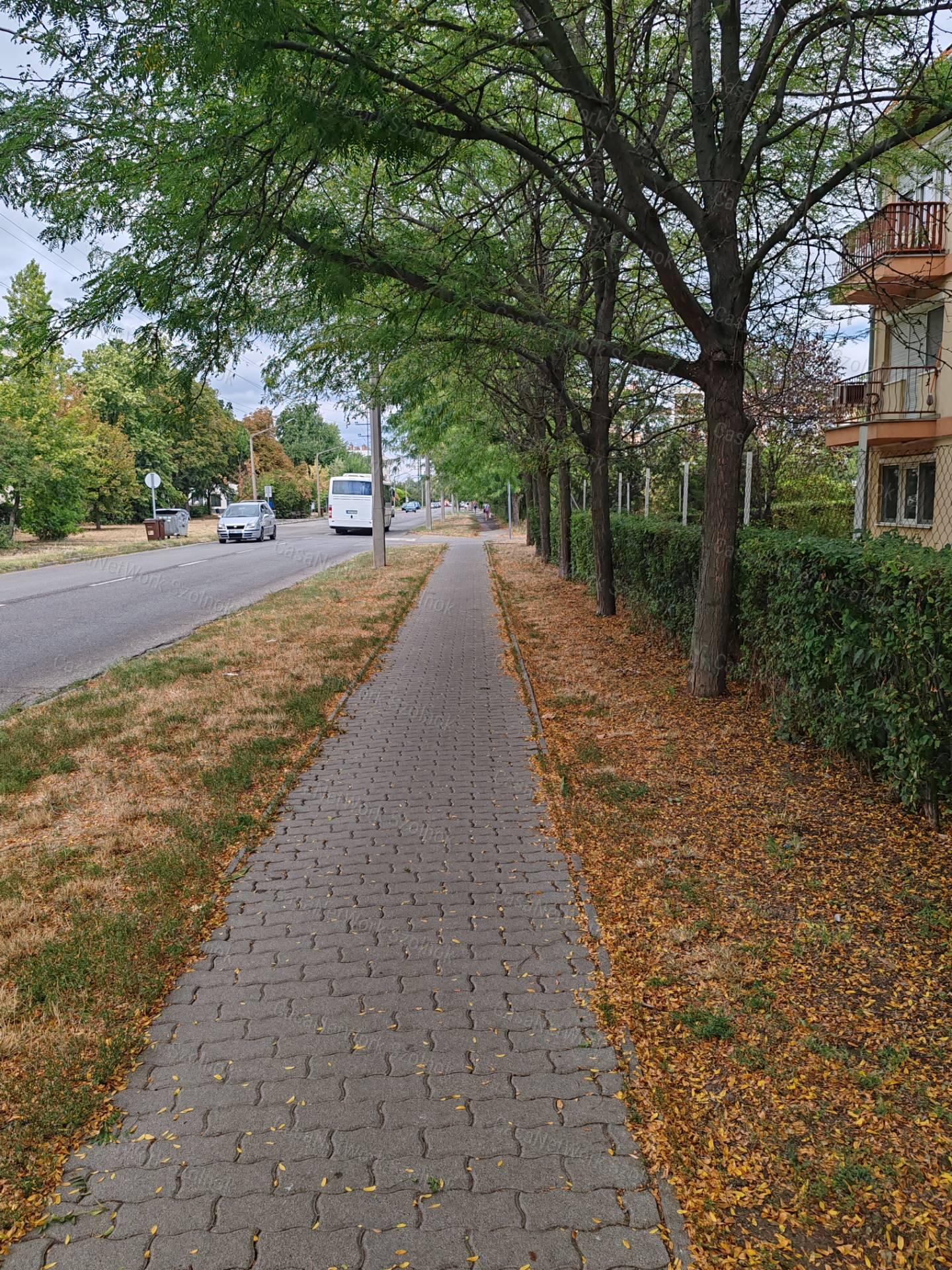 Eladó 1+félszobás tetőtéri téglalakás Szolnok Tallinn városrészében!