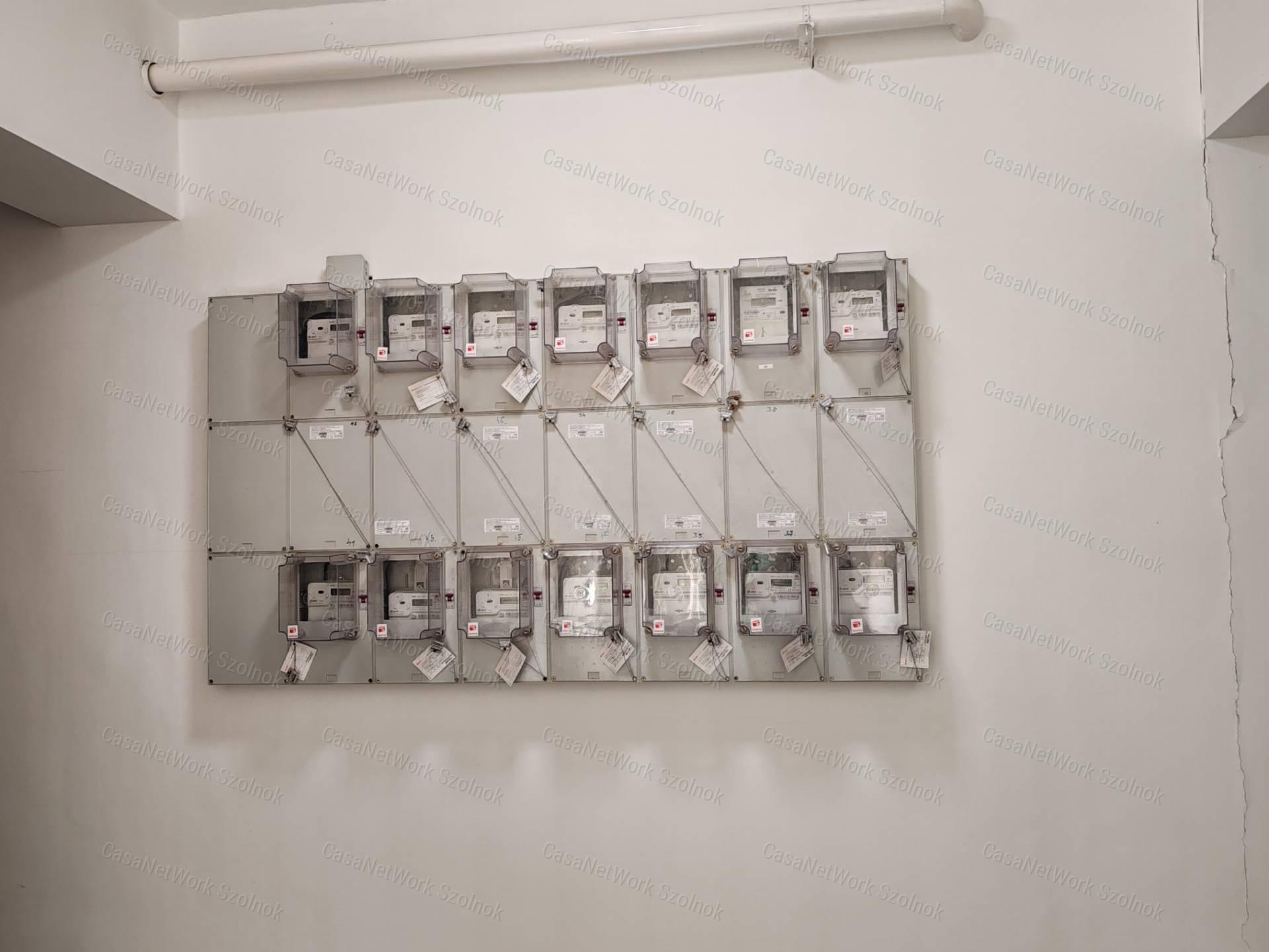 Eladó 1+félszobás tetőtéri téglalakás Szolnok Tallinn városrészében!
