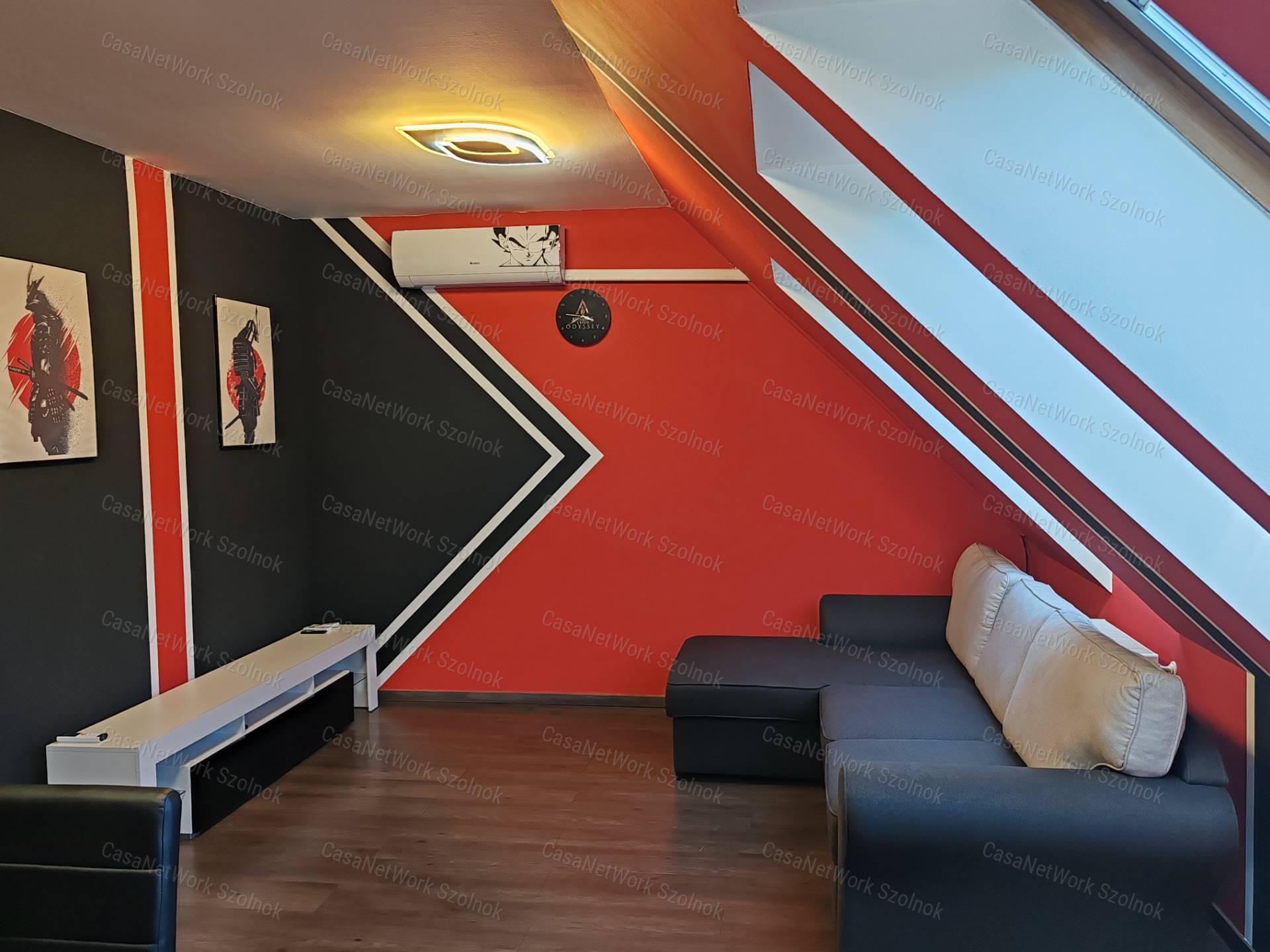Eladó 1+félszobás tetőtéri téglalakás Szolnok Tallinn városrészében!