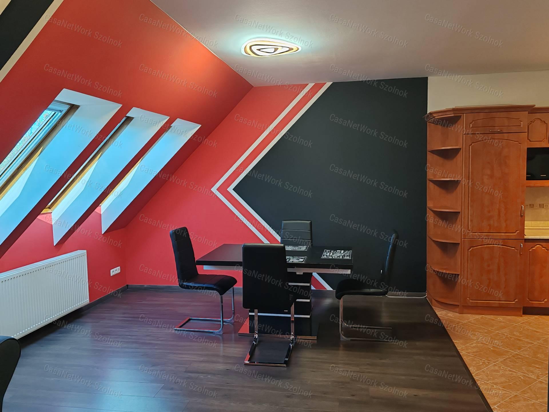 Eladó 1+félszobás tetőtéri téglalakás Szolnok Tallinn városrészében!