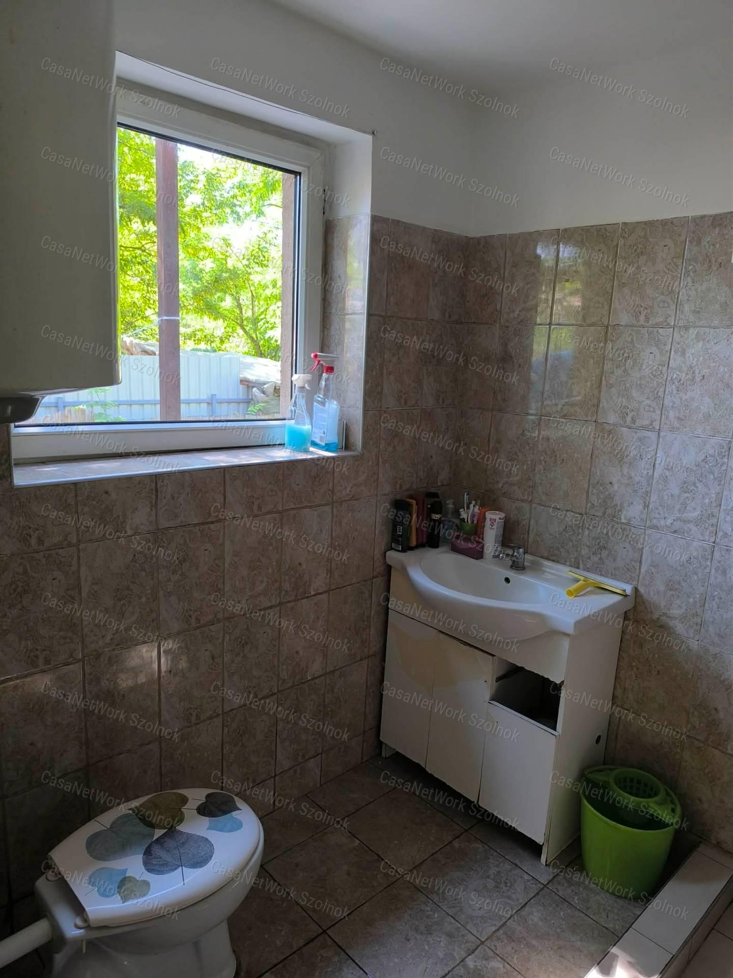 Tiszaföldvár, Óvirághegy II. úton 2 szintes felújított ház eladó