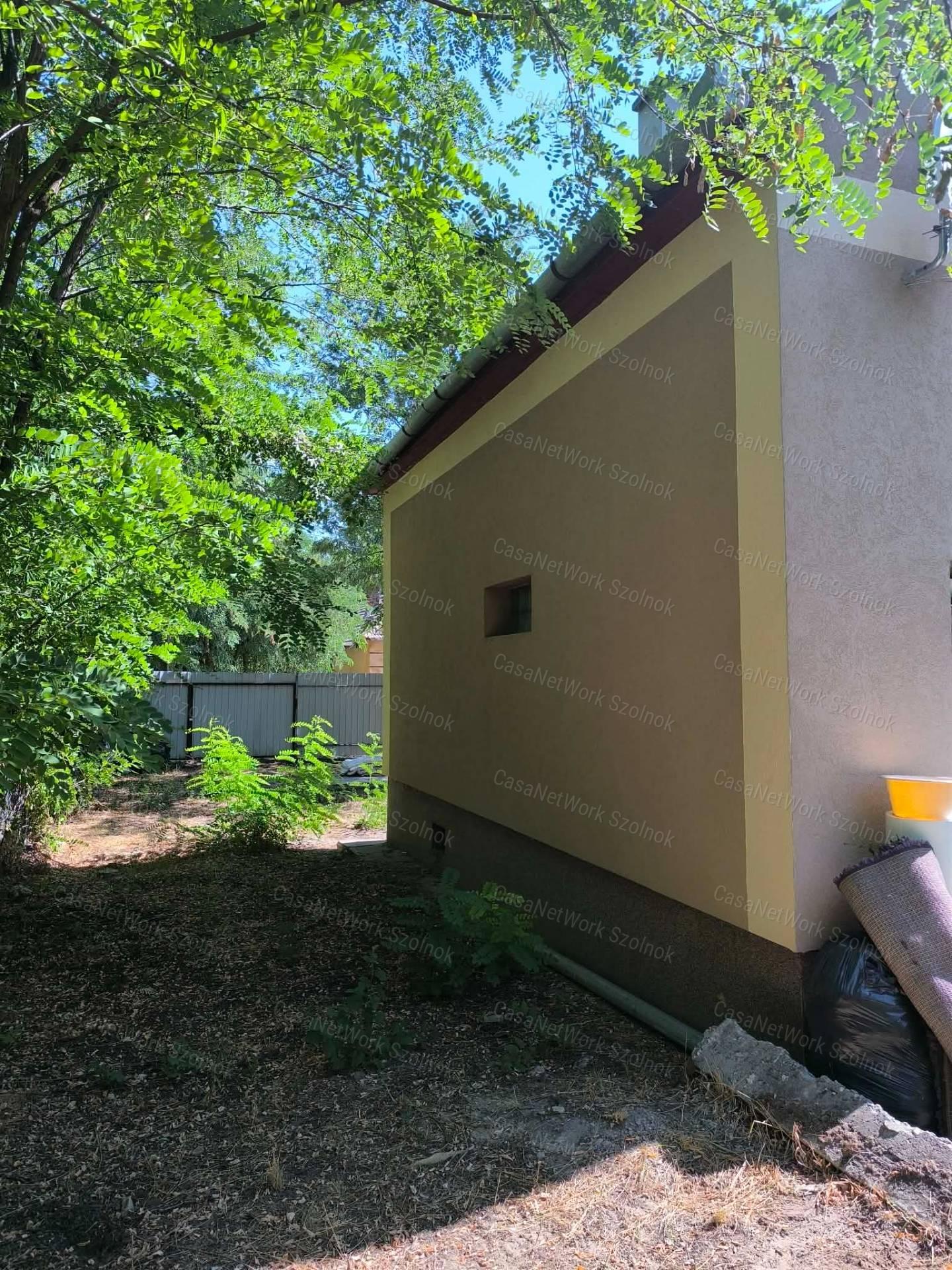 Tiszaföldvár, Óvirághegy II. úton 2 szintes felújított ház eladó