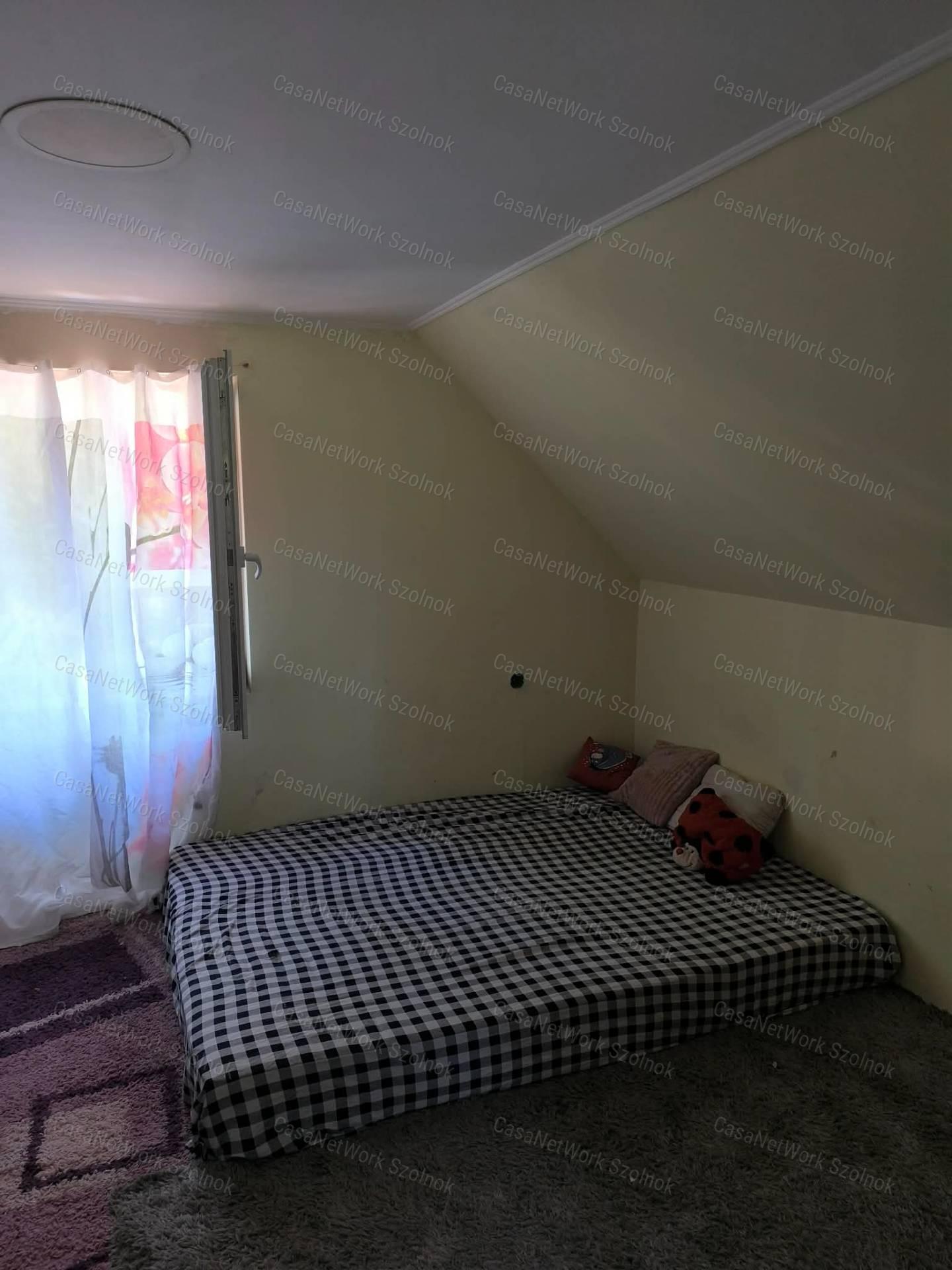 Tiszaföldvár, Óvirághegy II. úton 2 szintes felújított ház eladó