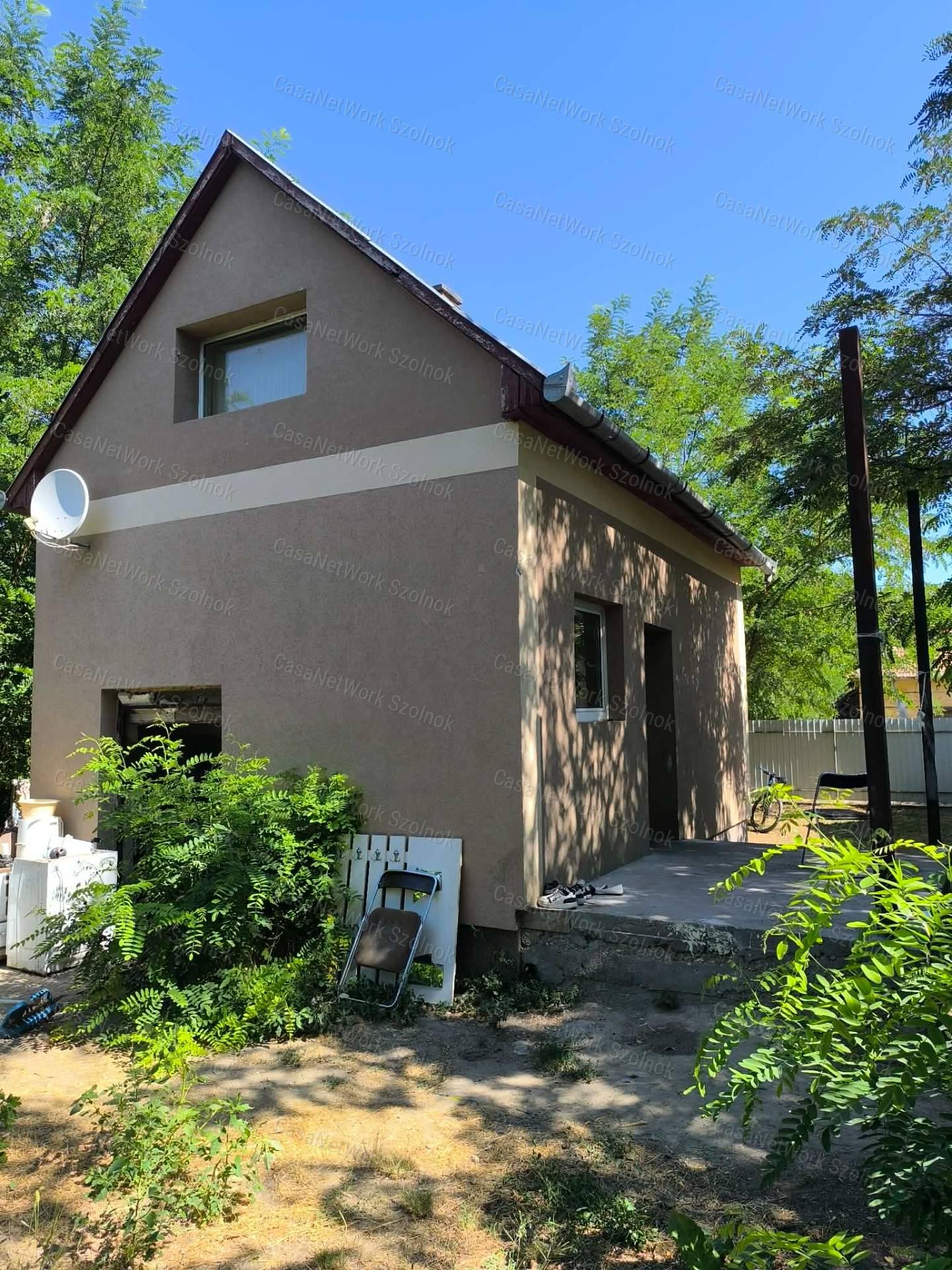 Tiszaföldvár, Óvirághegy II. úton 2 szintes felújított ház eladó