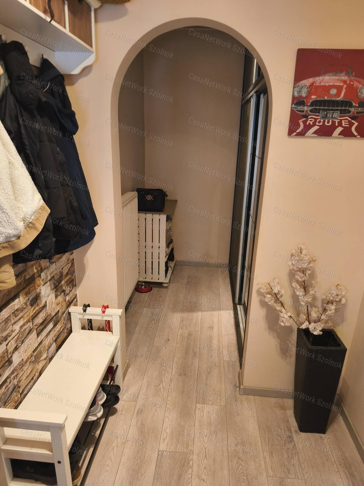 Gyömrő központjában,két generációs családi ház banánfával
