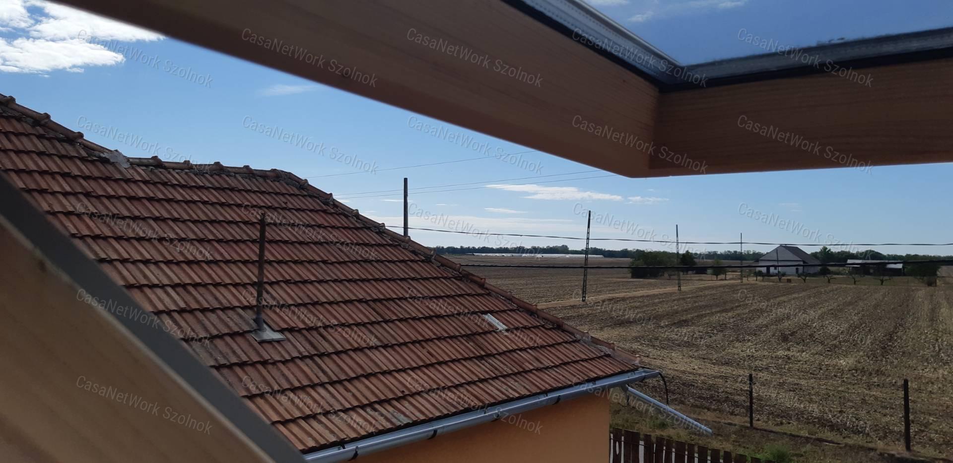 Eladó Szolnokon több generációs családi ház!