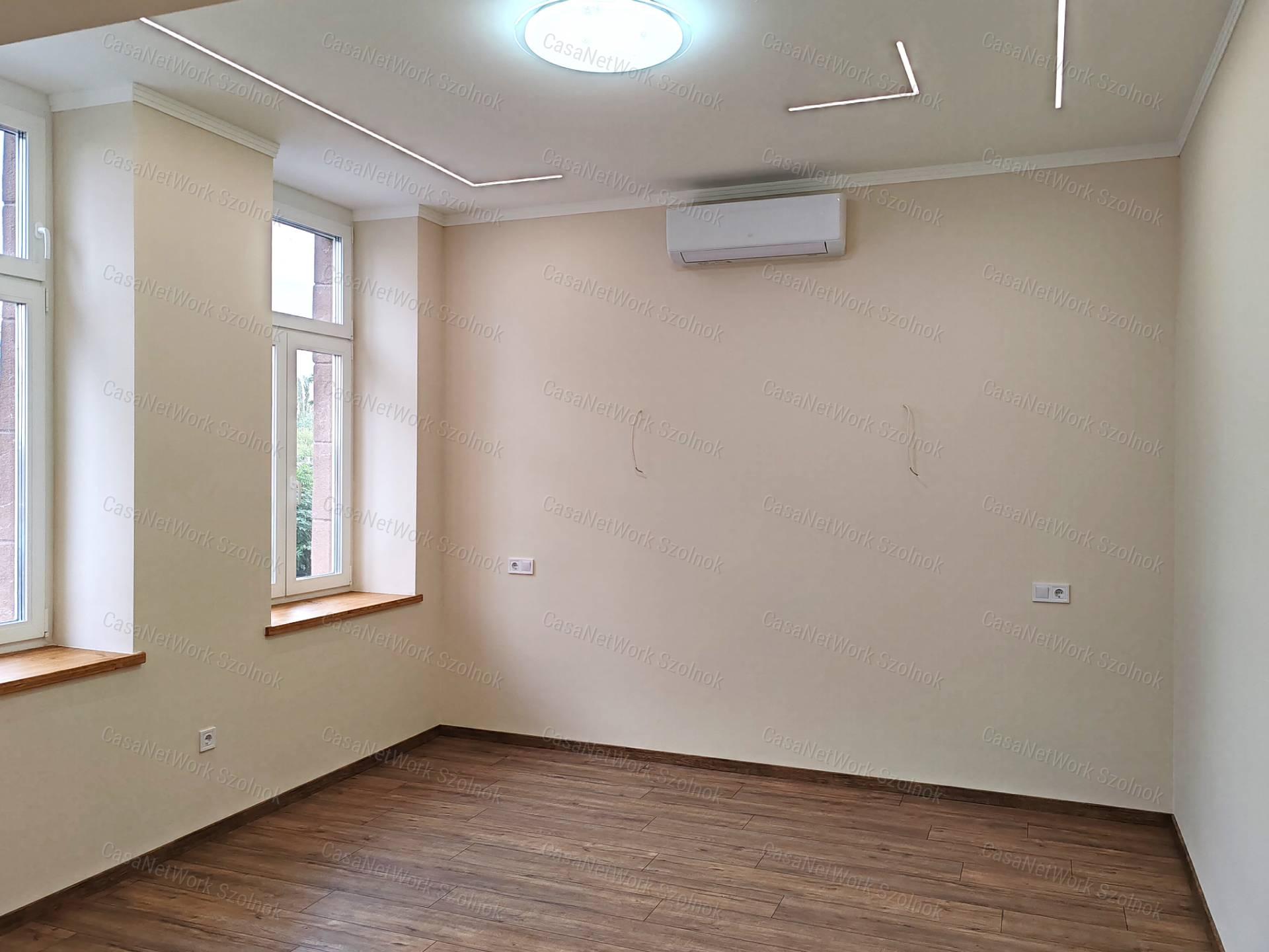 Szolnok belvárosában prémium minőségben felújított 2szobás lakás eladó