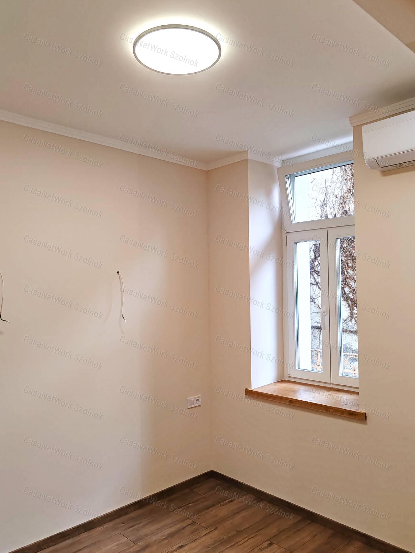 Szolnok belvárosában prémium minőségben felújított 2szobás lakás eladó