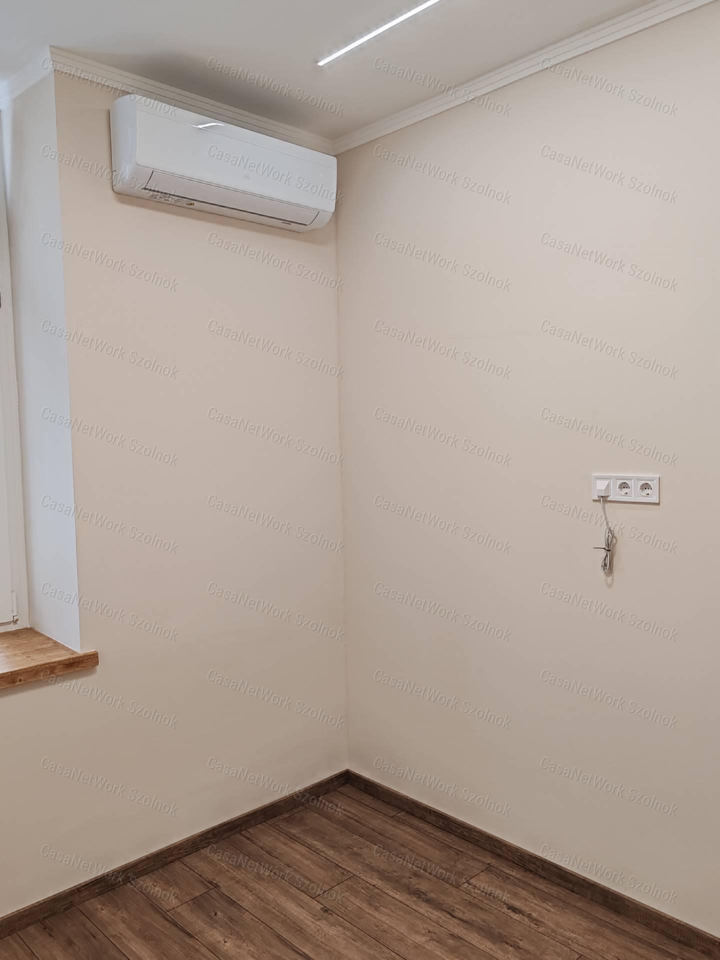 Szolnok belvárosában prémium minőségben felújított 2szobás lakás eladó