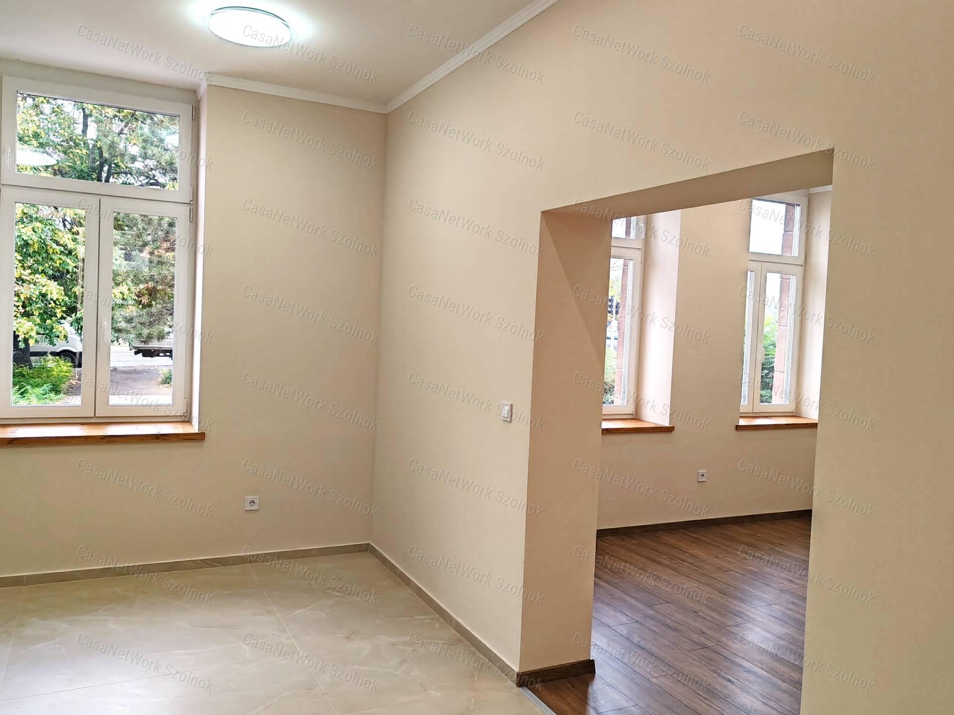 Szolnok belvárosában prémium minőségben felújított 2szobás lakás eladó