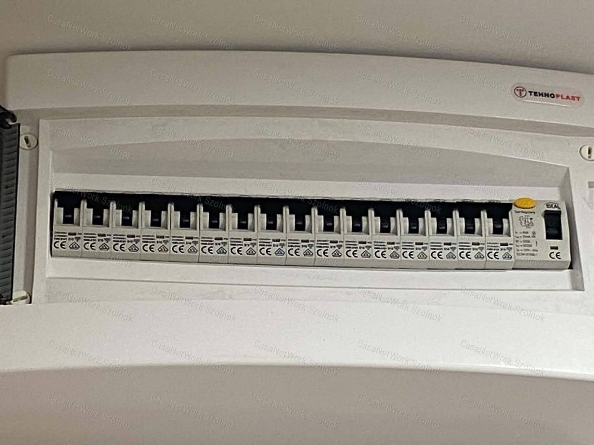 Szolnokon az Orosz Gy úton felújított 1+2 szobás lakás eladó!
