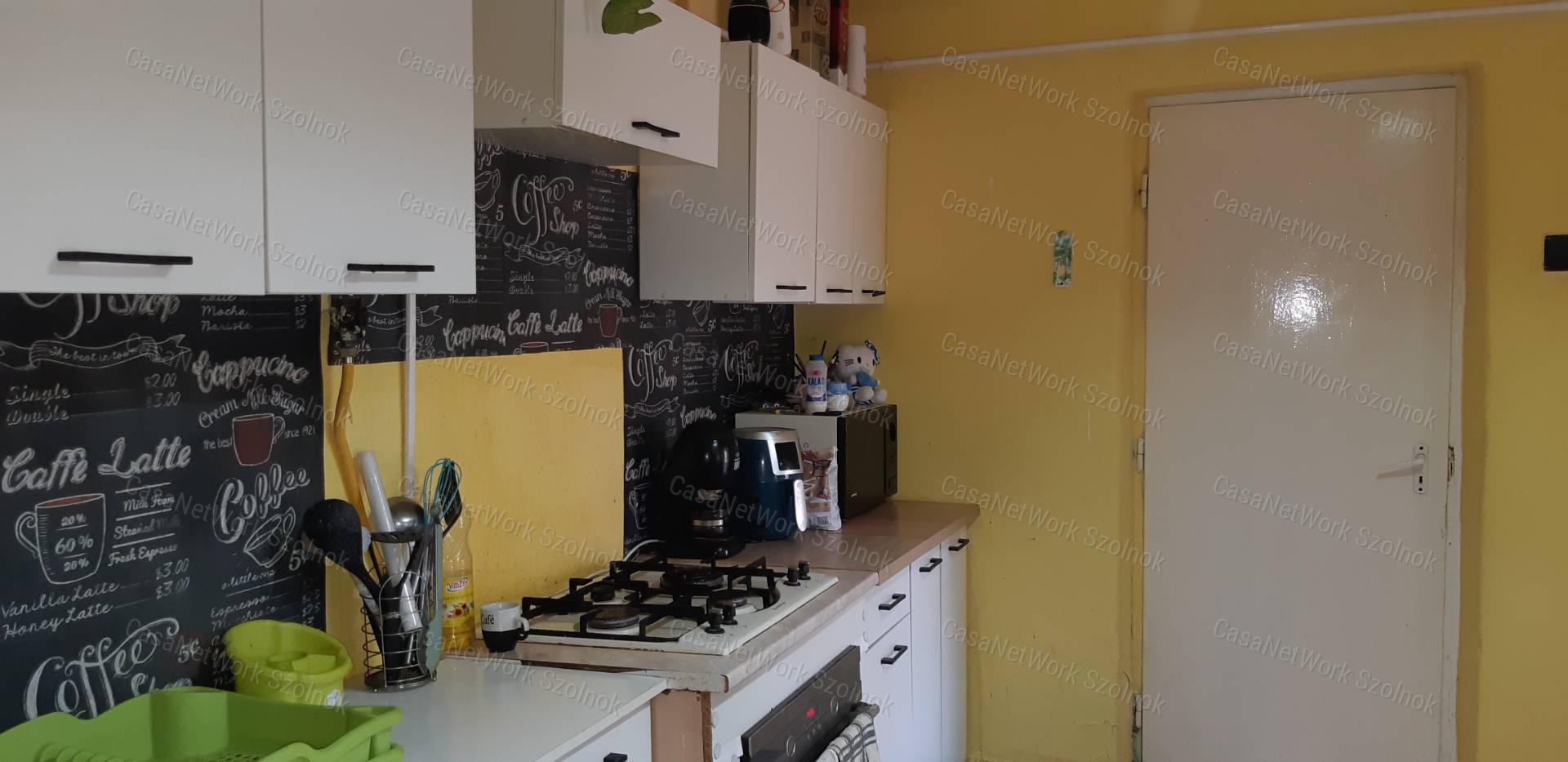 Rákóczifalván eladó kertes családi ház nagy kerttel!