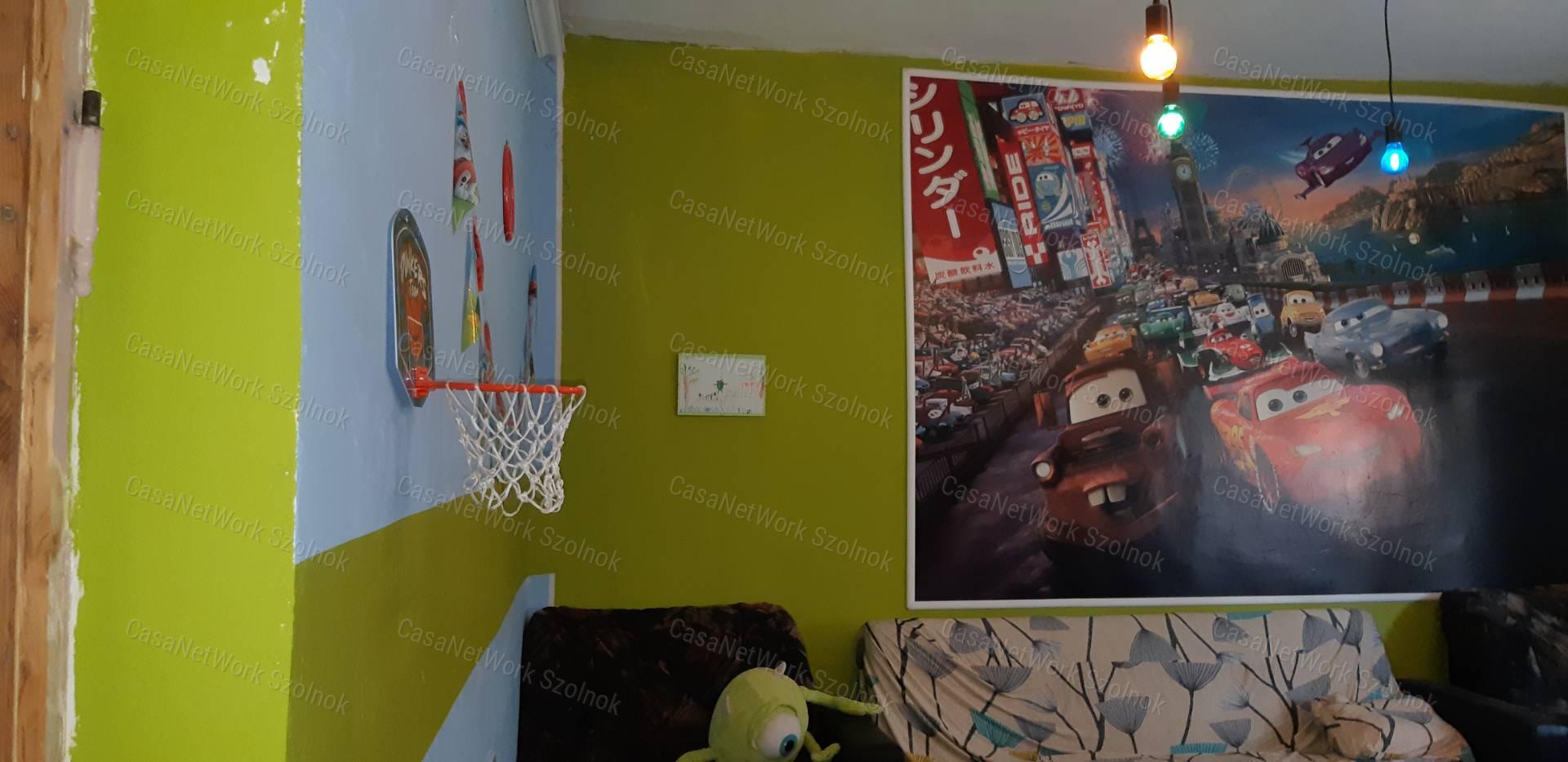 Rákóczifalván eladó kertes családi ház nagy kerttel!