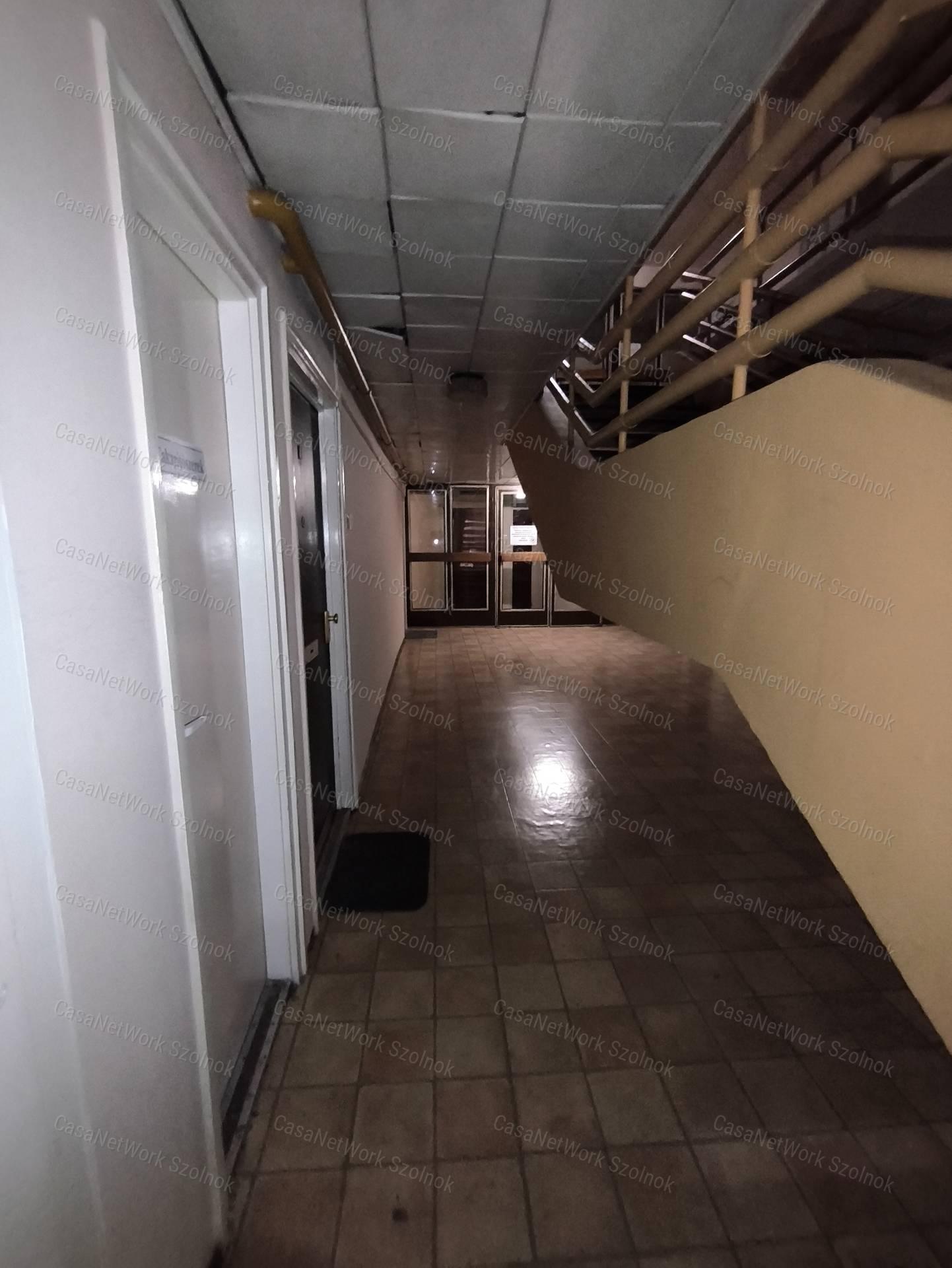 Szolnok belvárosában iroda eladó