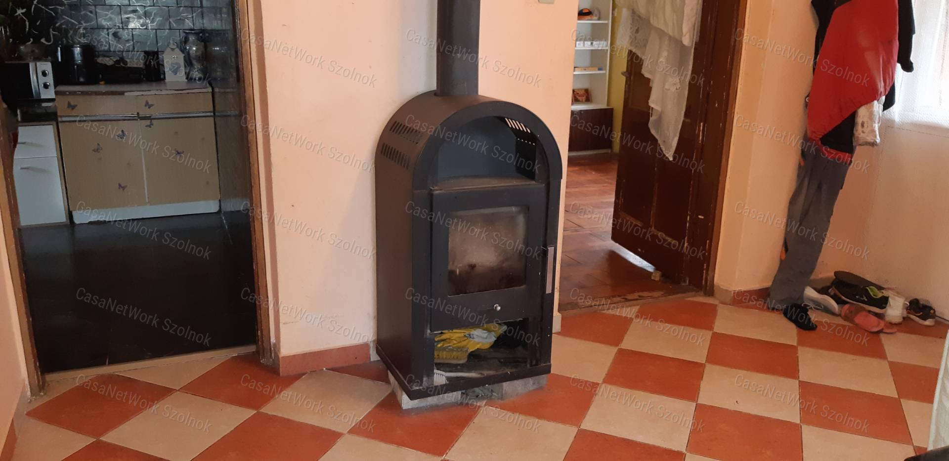Eladó Tiszaföldváron kertes családi ház!