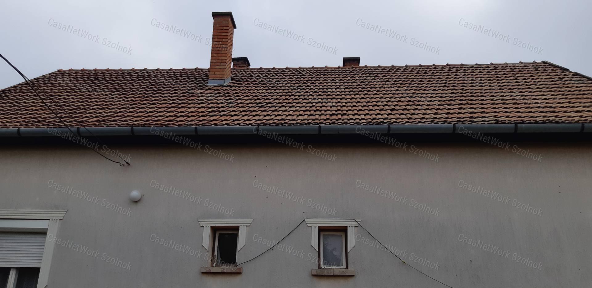 Eladó Tiszaföldváron kertes családi ház!