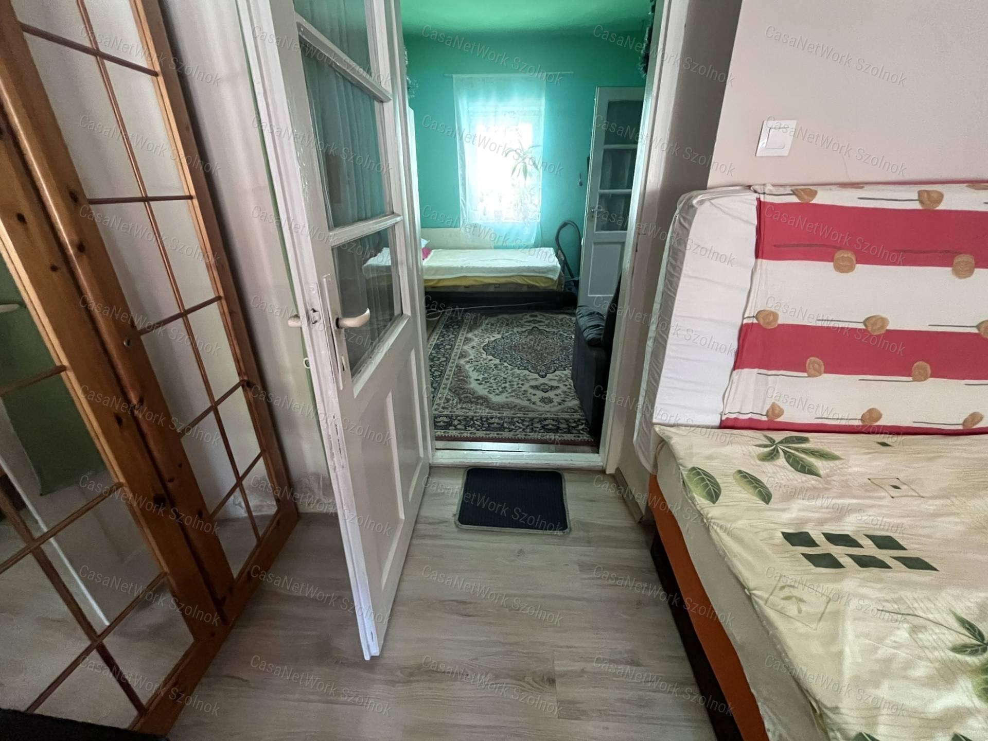 Eladó 3 szobás családi ház Jászkarajenőn