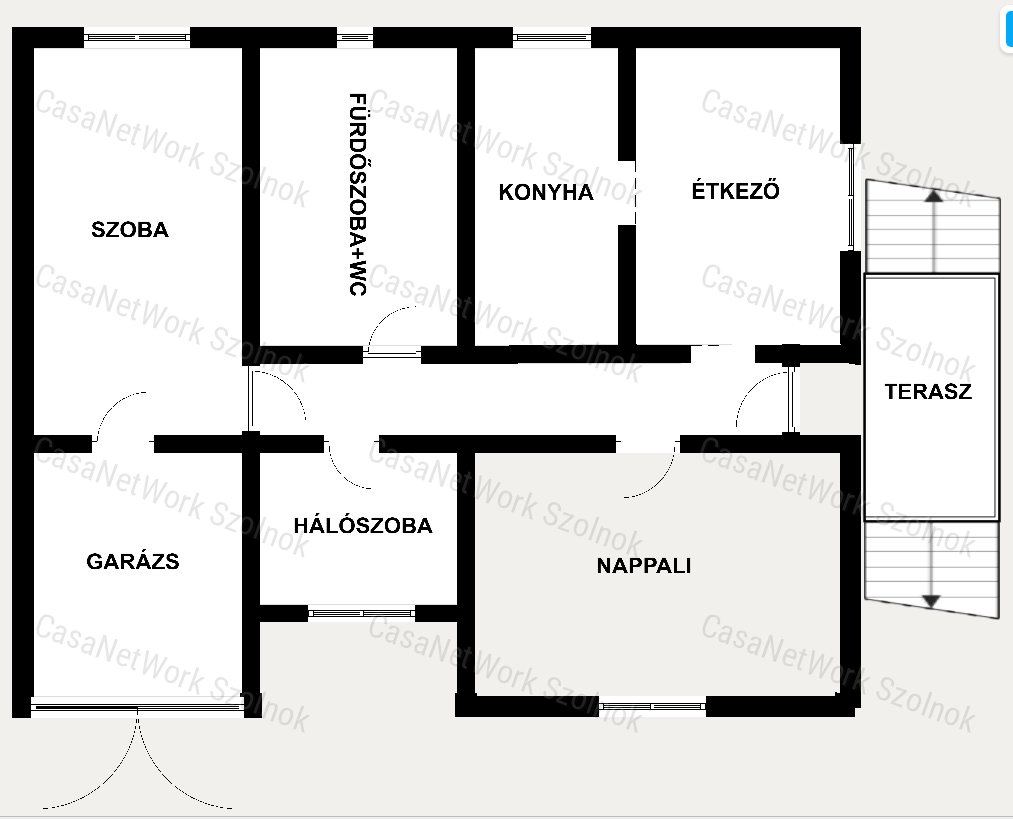 Szolnokon kétgeneráció részére alkalmas családi ház eladó