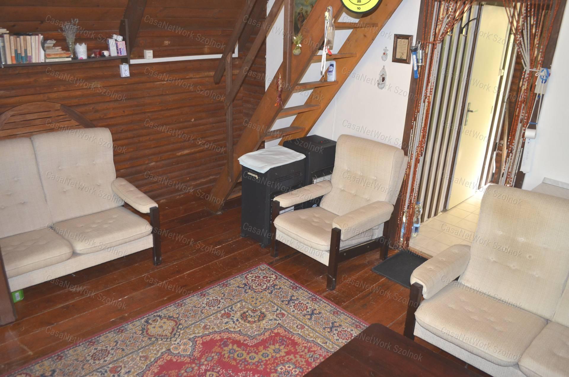 Szolnokon az Alcsiszigeten, 50 m2-es lakóvezeti nyaraló eladó