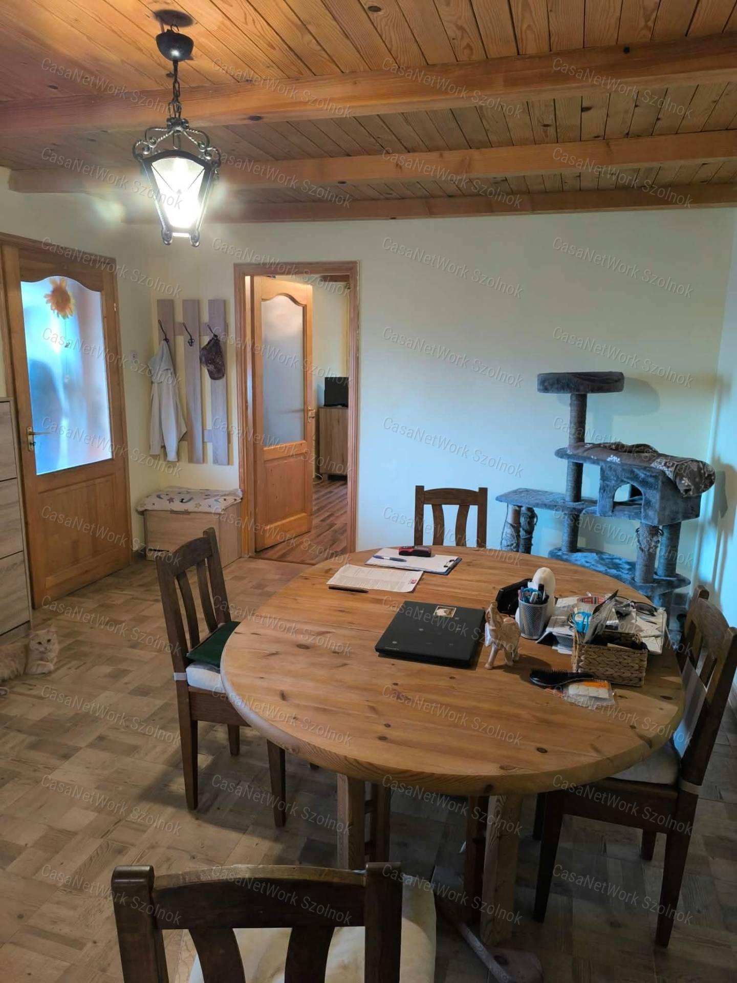 Eladó Családi Ház Cserkeszőlő Csendes Részén ( Kocsis dűlő kezdete )