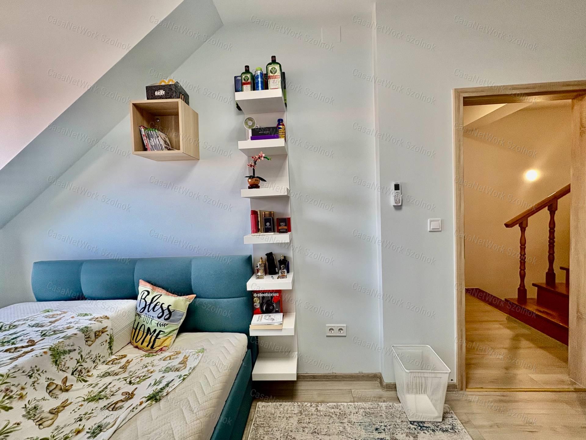 Eladó Szolnok belvárosában a Dobó úton egy 98 m2-es prémium lakás