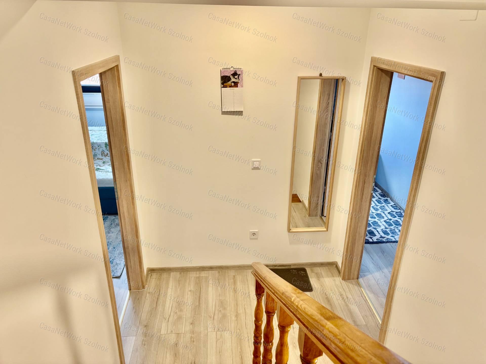 Eladó Szolnok belvárosában a Dobó úton egy 98 m2-es prémium lakás