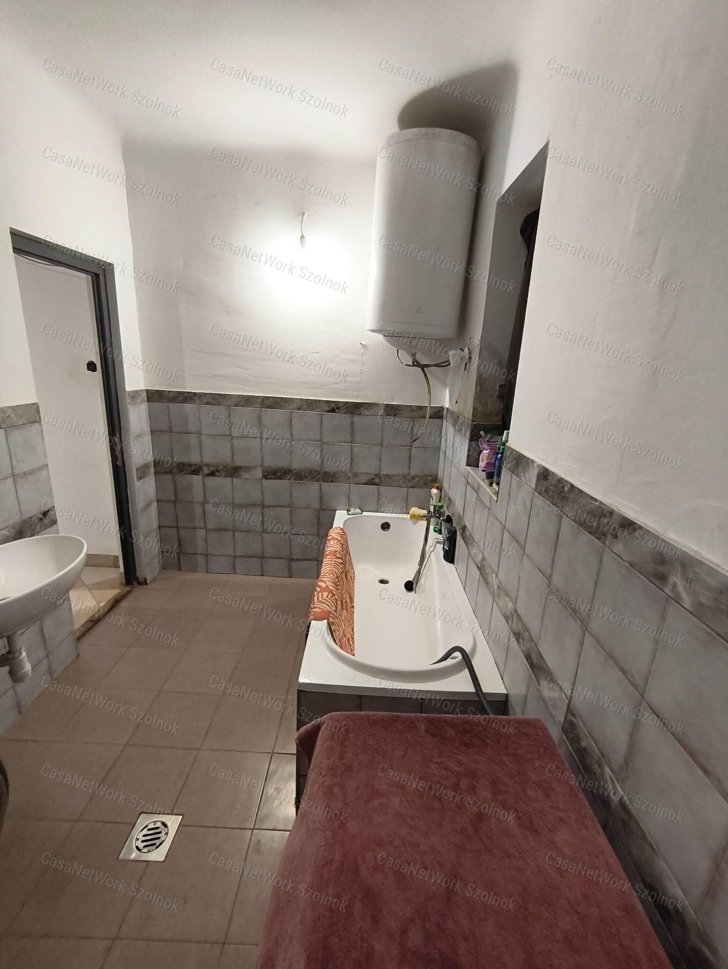 Családi ház Abonyban,garázzsal