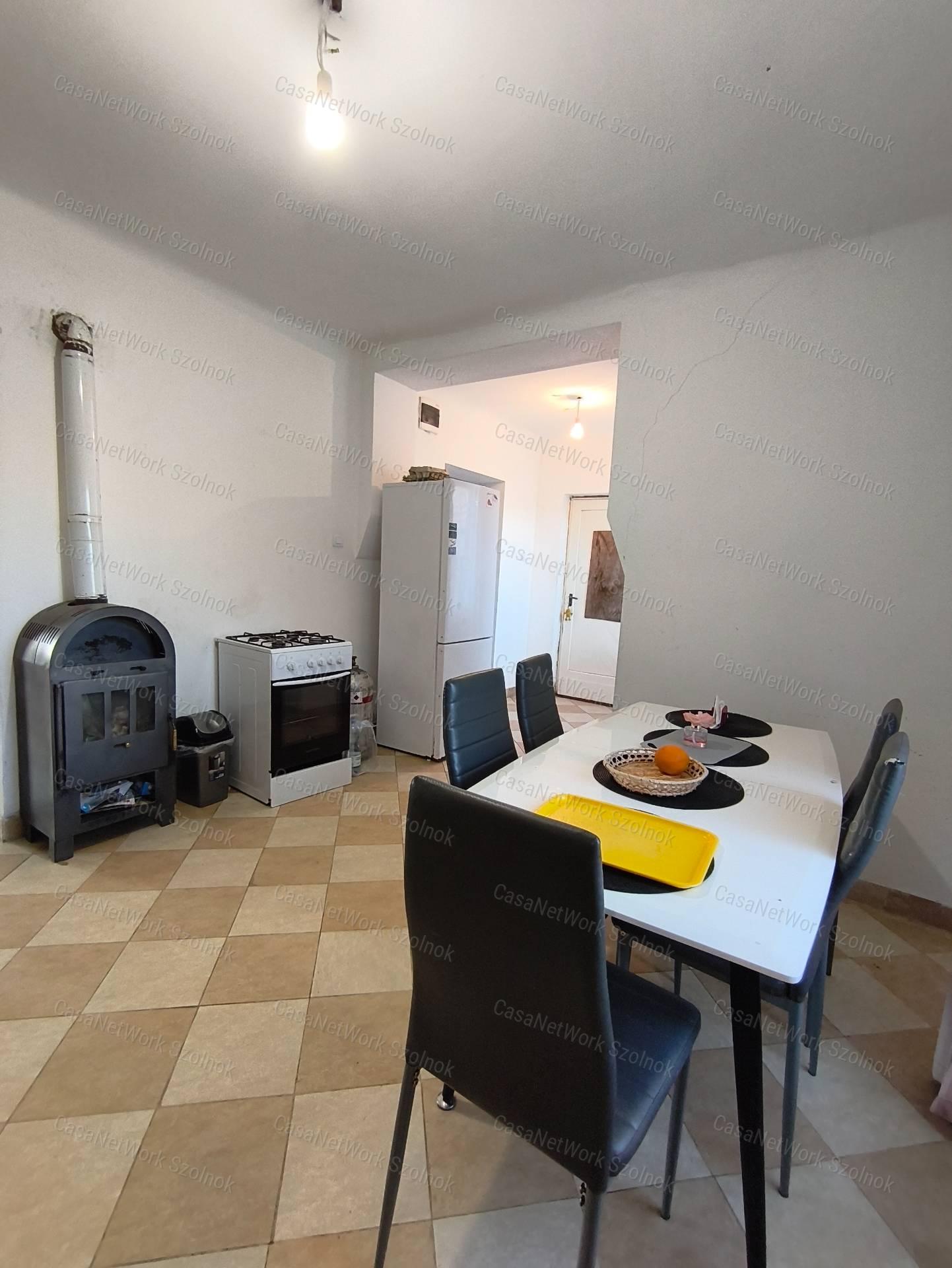 Családi ház Abonyban,garázzsal